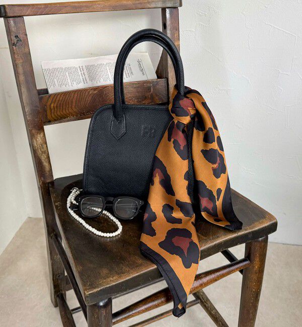 fredy emue「縁取りプリントスカーフ」|バンダナ・スカーフ|ブラウン系その他