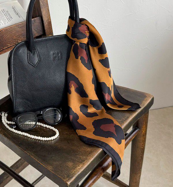 fredy emue「縁取りプリントスカーフ」|バンダナ・スカーフ|