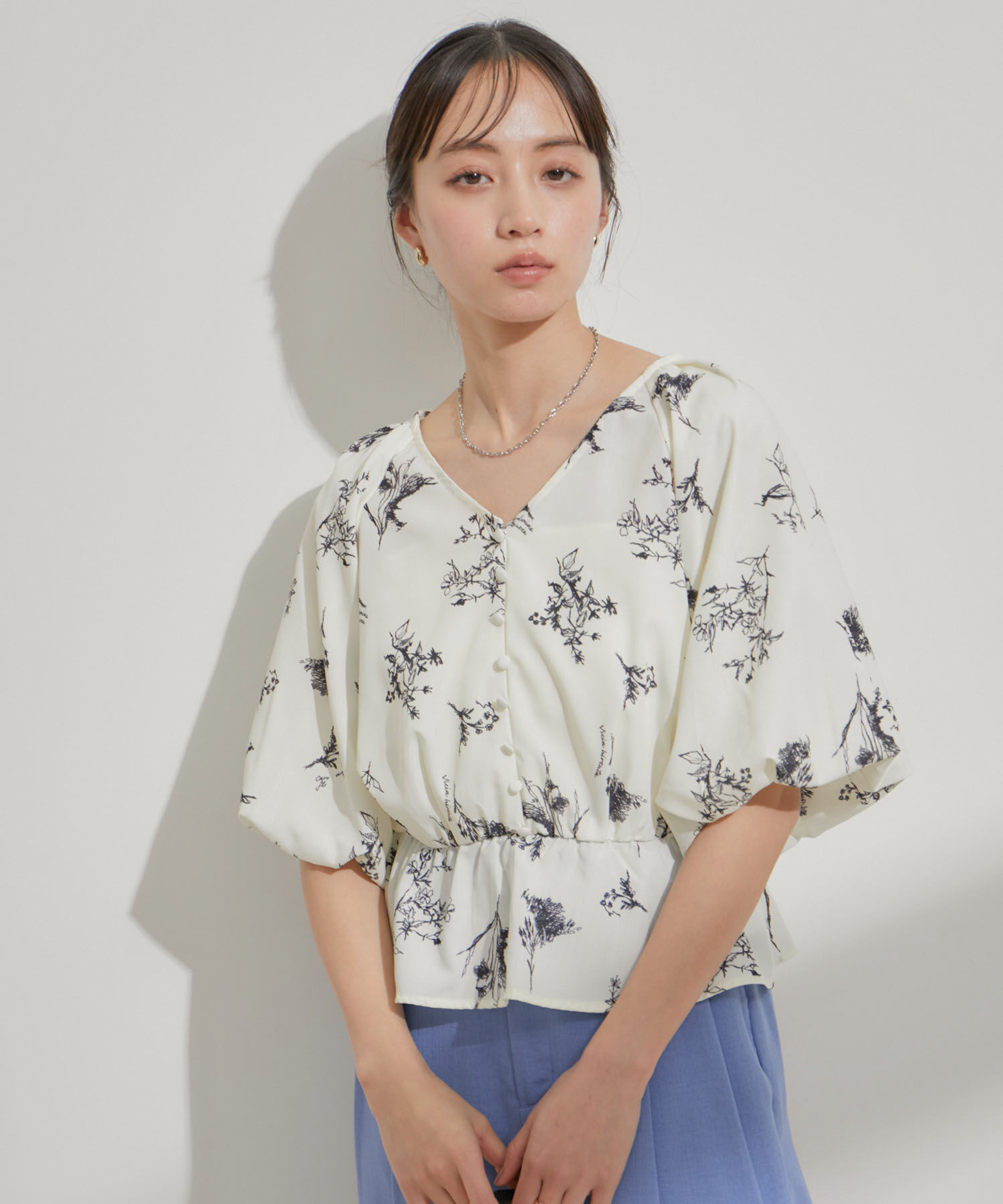 VIS「バルーンスリーブVネックブラウス」|シャツ・ブラウス|