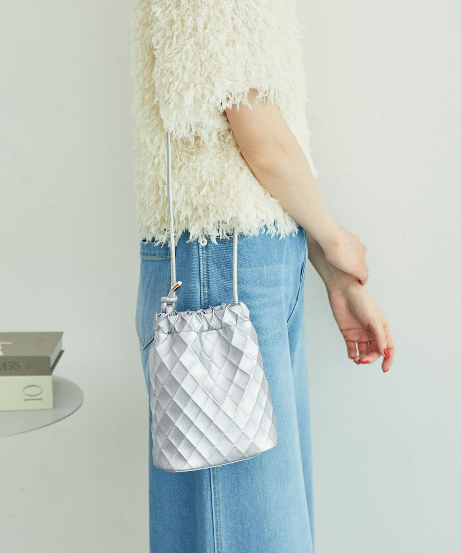 ROPE PICNIC PASSAGE「スクエアエンボスドロストリングショルダーバッグ」|ショルダー・メッセンジャー|シルバー(93)