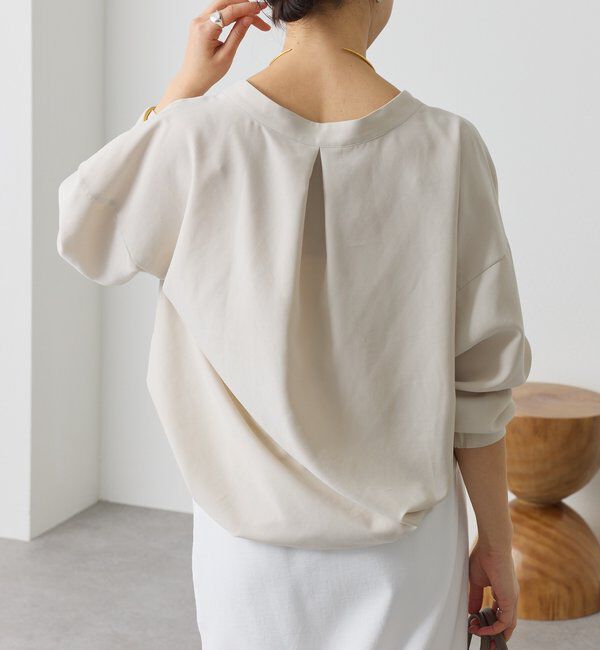  「【女性らしい抜け感】メタルボタンノーカラーブラウス」|シャツ・ブラウス|