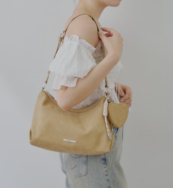  「【500mlペットボトル収納可】チャーム付きミディアムバッグ」|ショルダー・メッセンジャー|