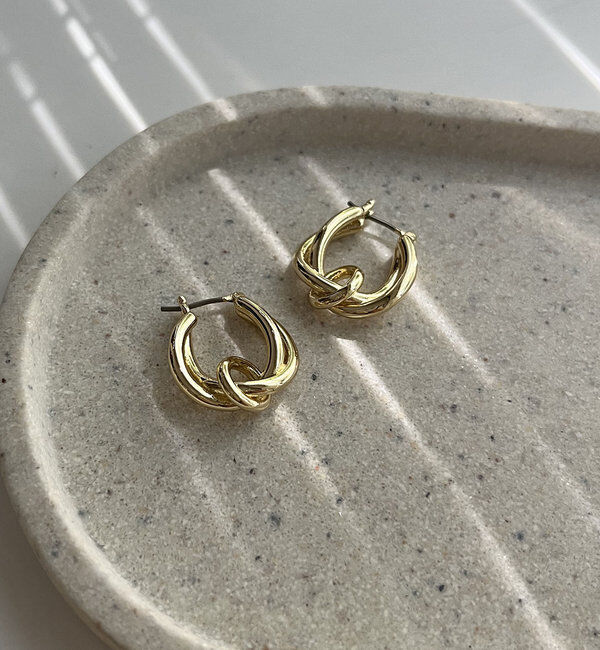  「〈GOLDY/ゴールディ〉ツイストフープピアス」|リング|