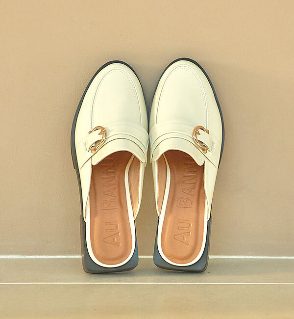 AU BANNISTER「ローファーモチーフミュール」|サンダル|アイボリー