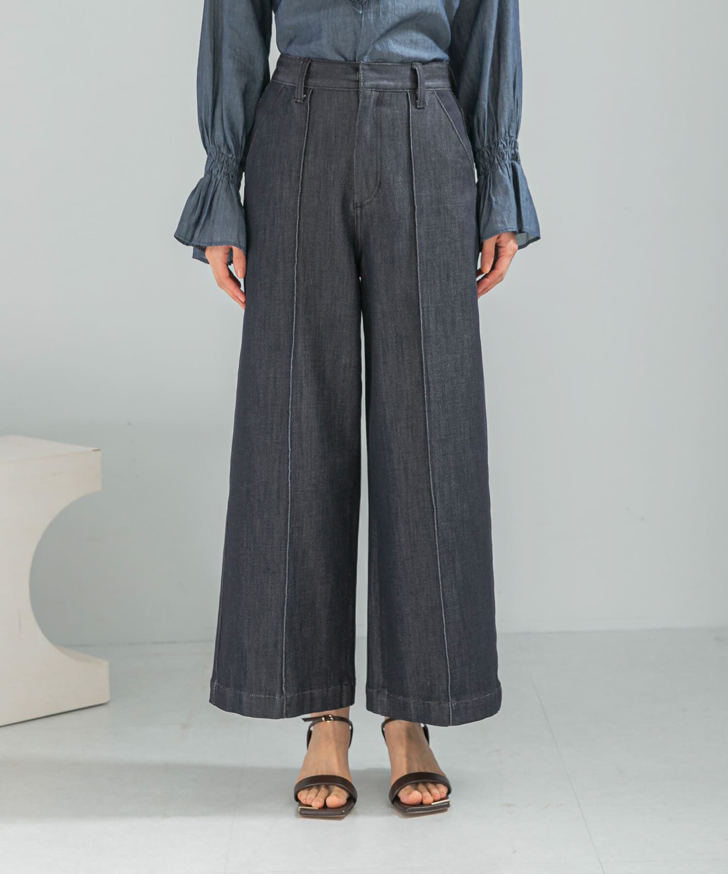 URBAN RESEARCH ROSSO「ピンタックストレッチワイドデニムパンツ」|デニム|