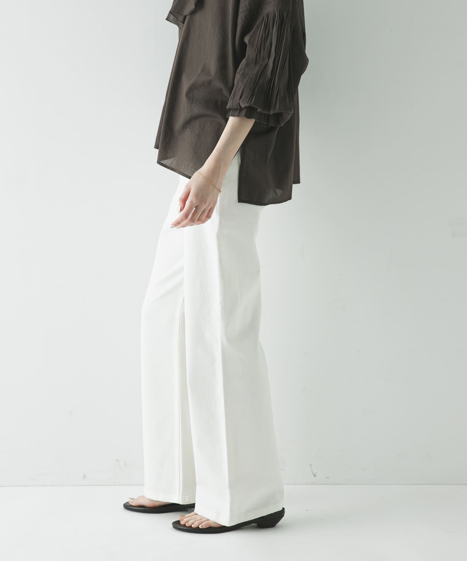 URBAN RESEARCH「『3サイズ展開』綿麻デニムストレートパンツ」|デニム|