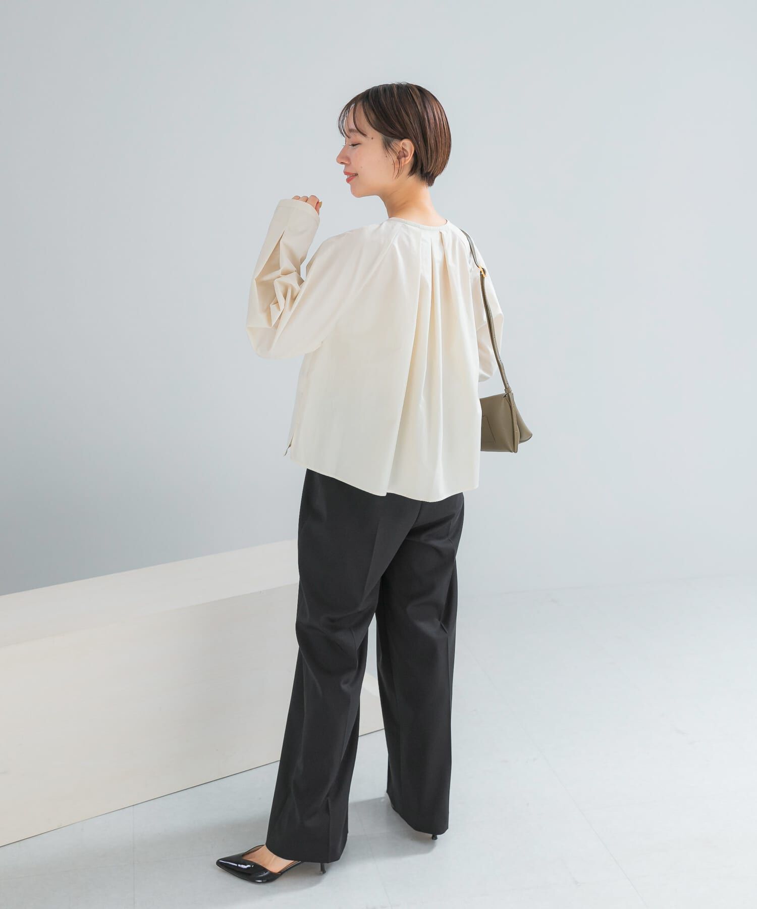 URBAN RESEARCH ROSSO「タックボリュームショートシャツブラウス」|シャツ・ブラウス|