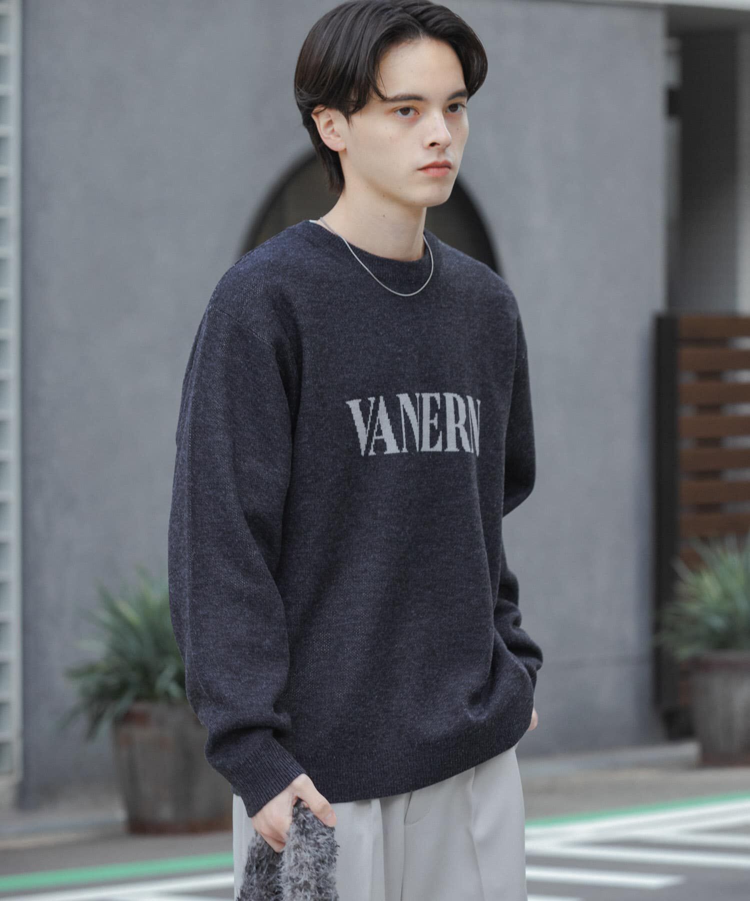 SENSE OF PLACE by URBAN RESEARCH「ロゴグラフィッククルーネックニット」|ニット・セーター|