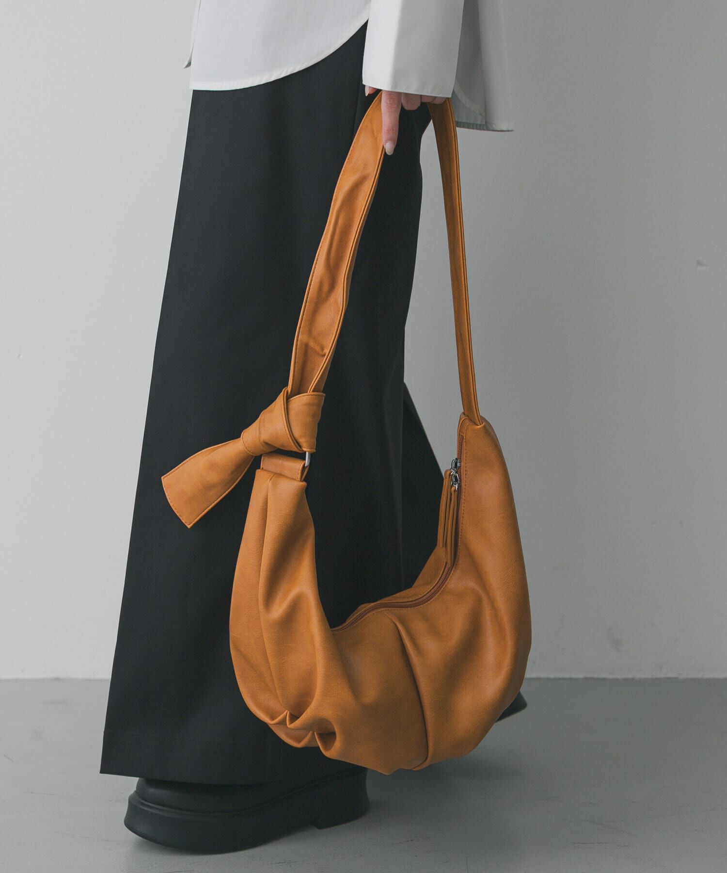 SENSE OF PLACE by URBAN RESEARCH「クロワッサンショルダーバッグ」|ショルダー・メッセンジャー|