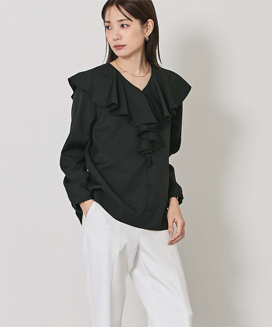 ur's「Vネックラッフルブラウス」|シャツ・ブラウス|