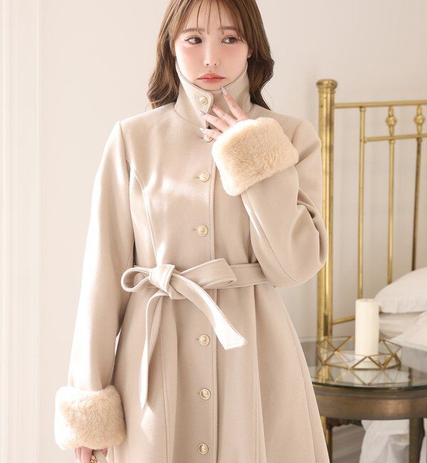  「【サイズ展開あり】襟/袖ファーマルチリボンロングコート」|その他|