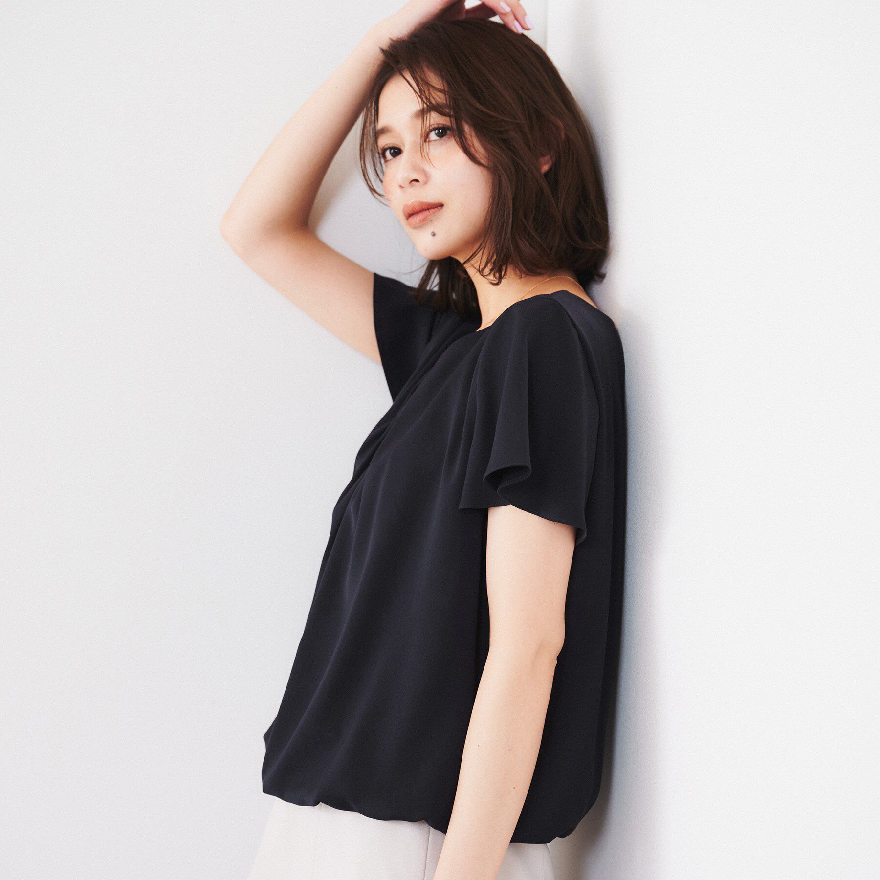 UNTITLED「【通勤/二の腕カバー】タックデザインブラウス」|シャツ・ブラウス|