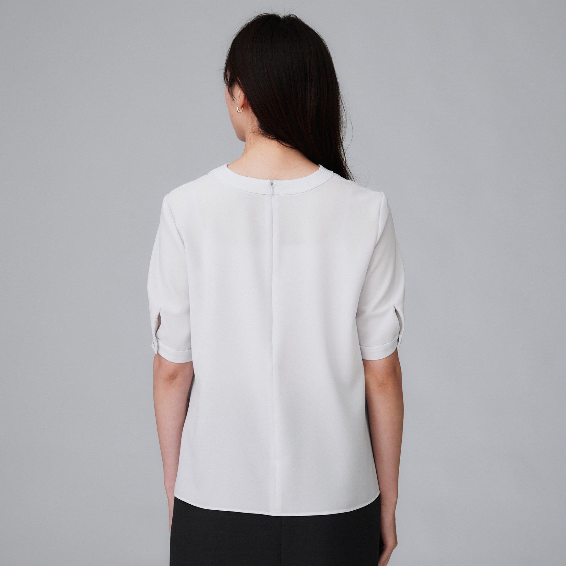 UNTITLED「【洗える/ストレッチ/通勤】Vネックブラウス」|シャツ・ブラウス|