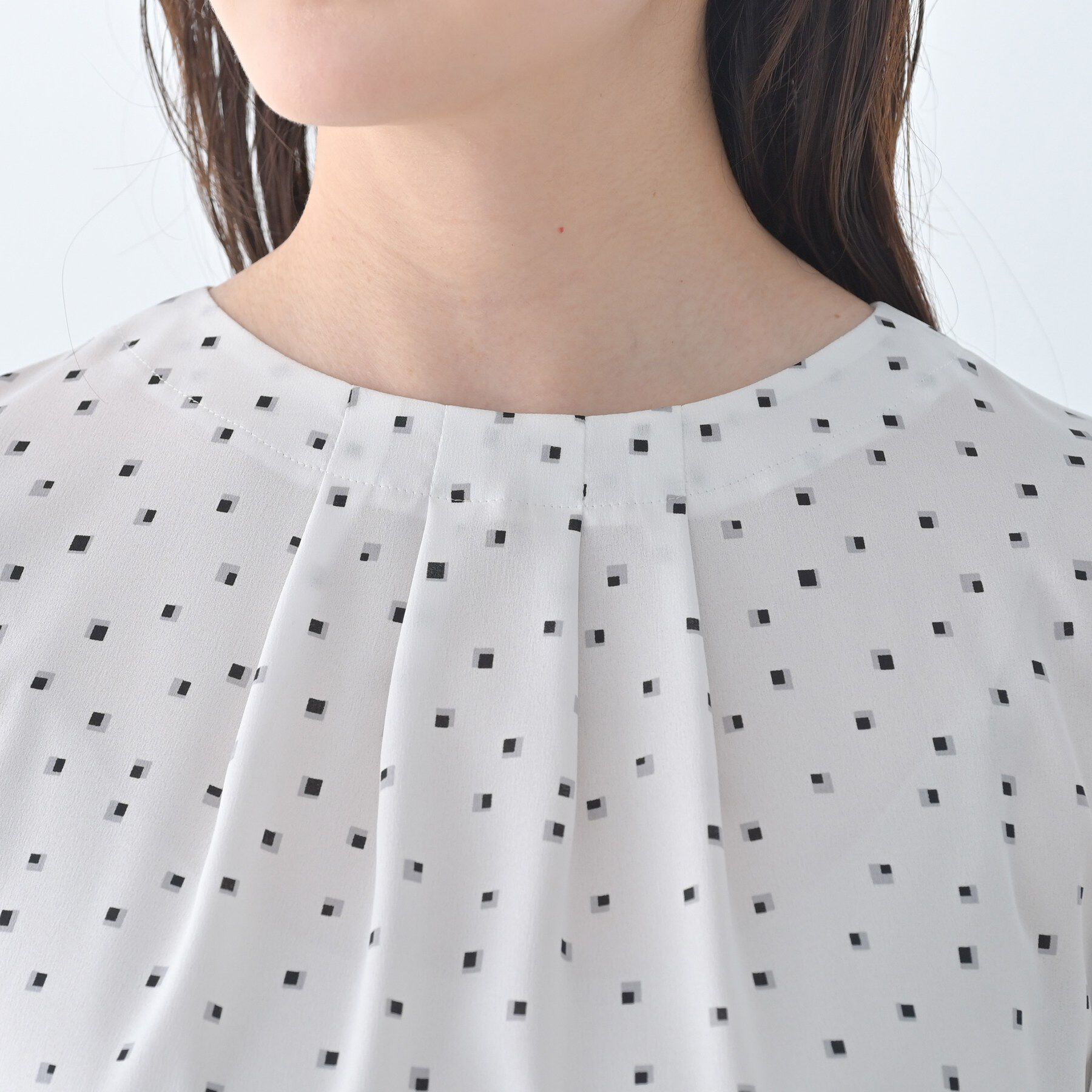 UNTITLED「タックディティールブラウス」|シャツ・ブラウス|