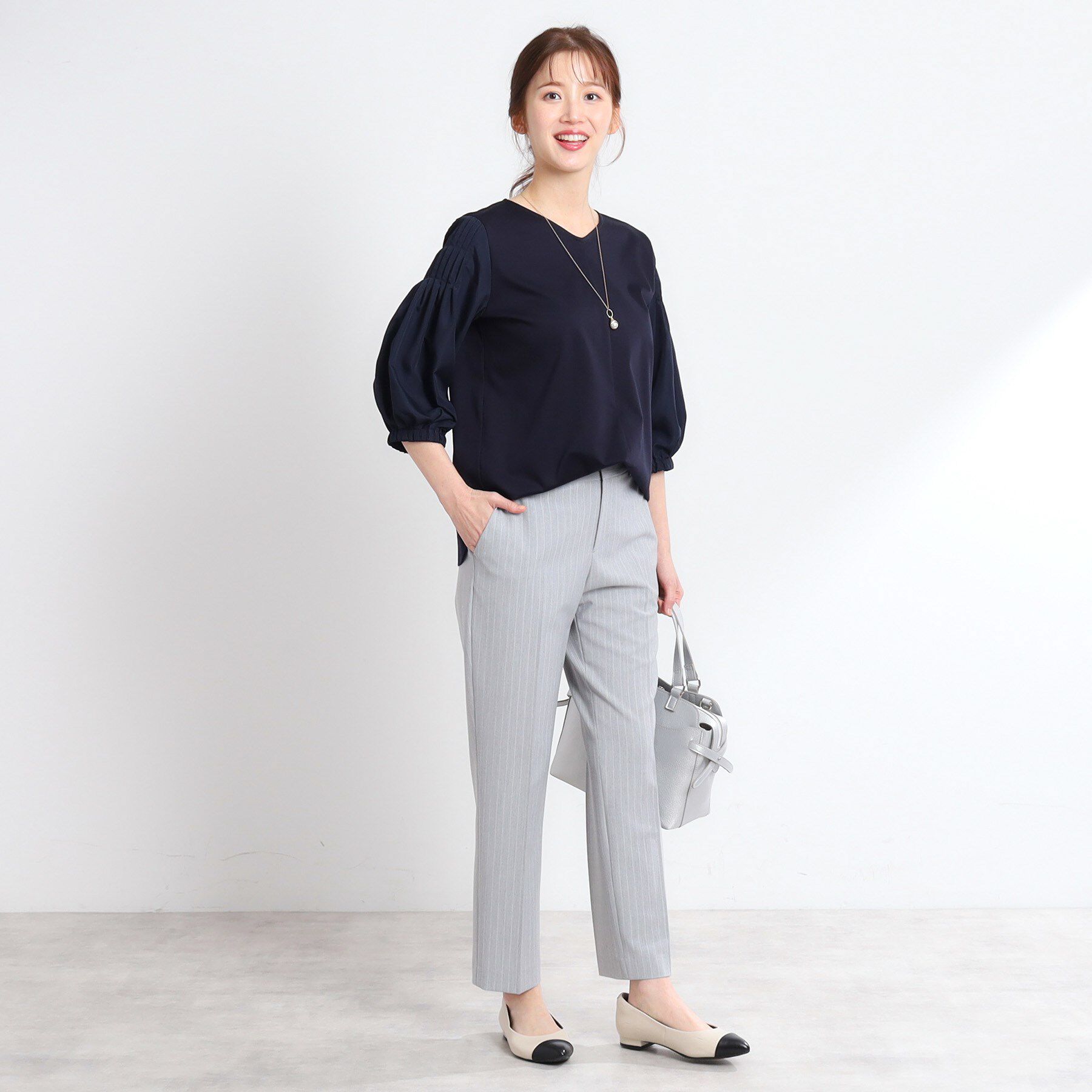 Reflect「【スカートにもパンツにも合わせやすい】キレイめTブラウス」|シャツ・ブラウス|