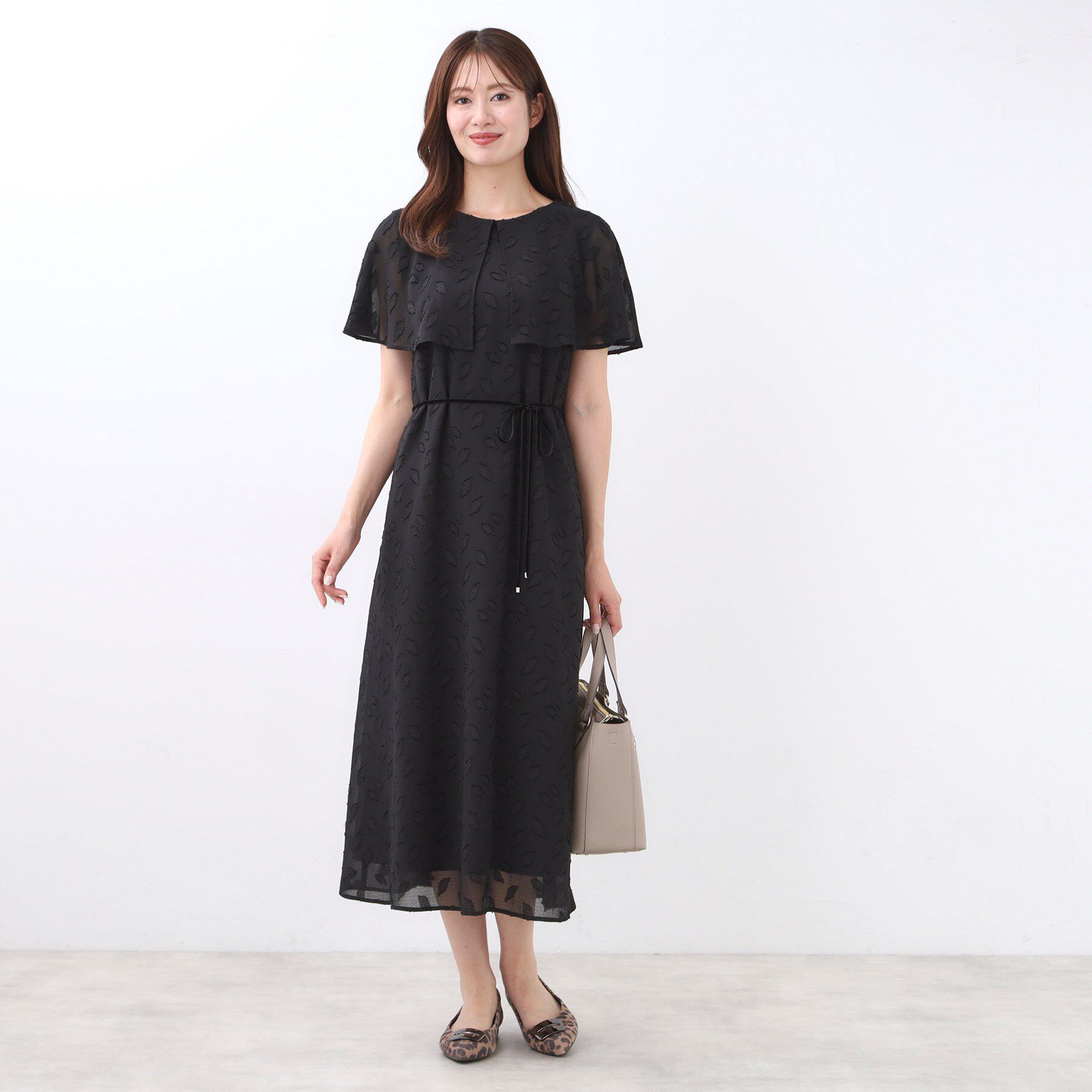 Reflect「【撥水／二の腕カバー／付属リボン付き】ケープデザインノースリーブワンピース」|ワンピース|