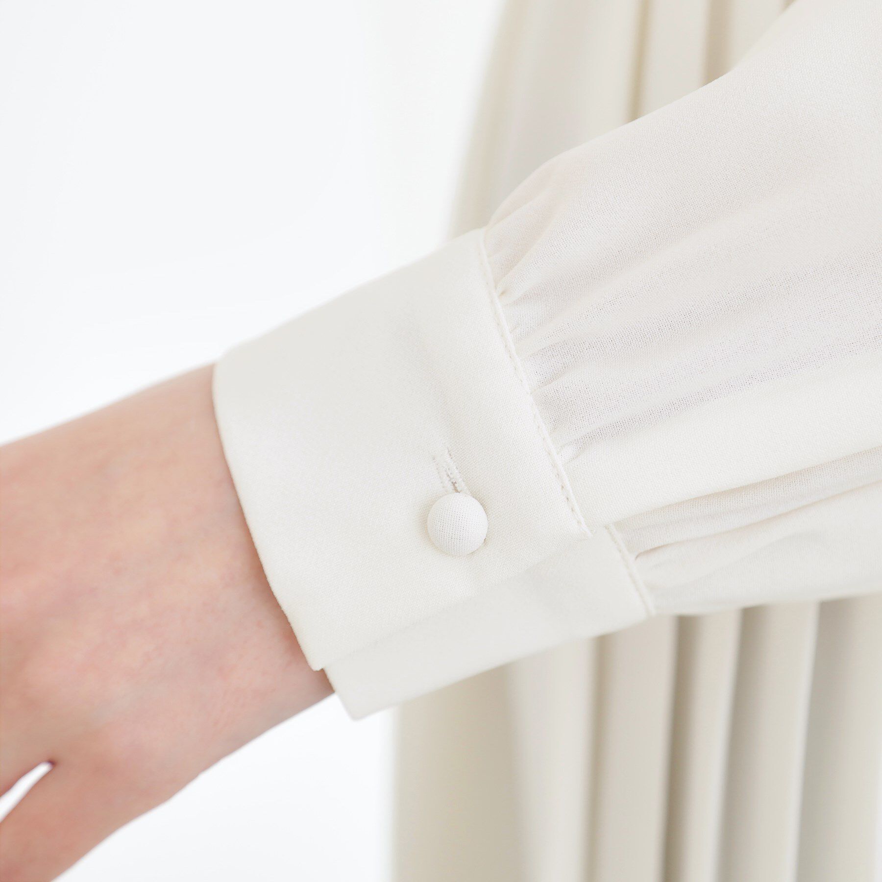 grove「【マシンウォッシュ/防シワ/UVカット】裾プリーツ取り外しボウタイブラウス」|シャツ・ブラウス|