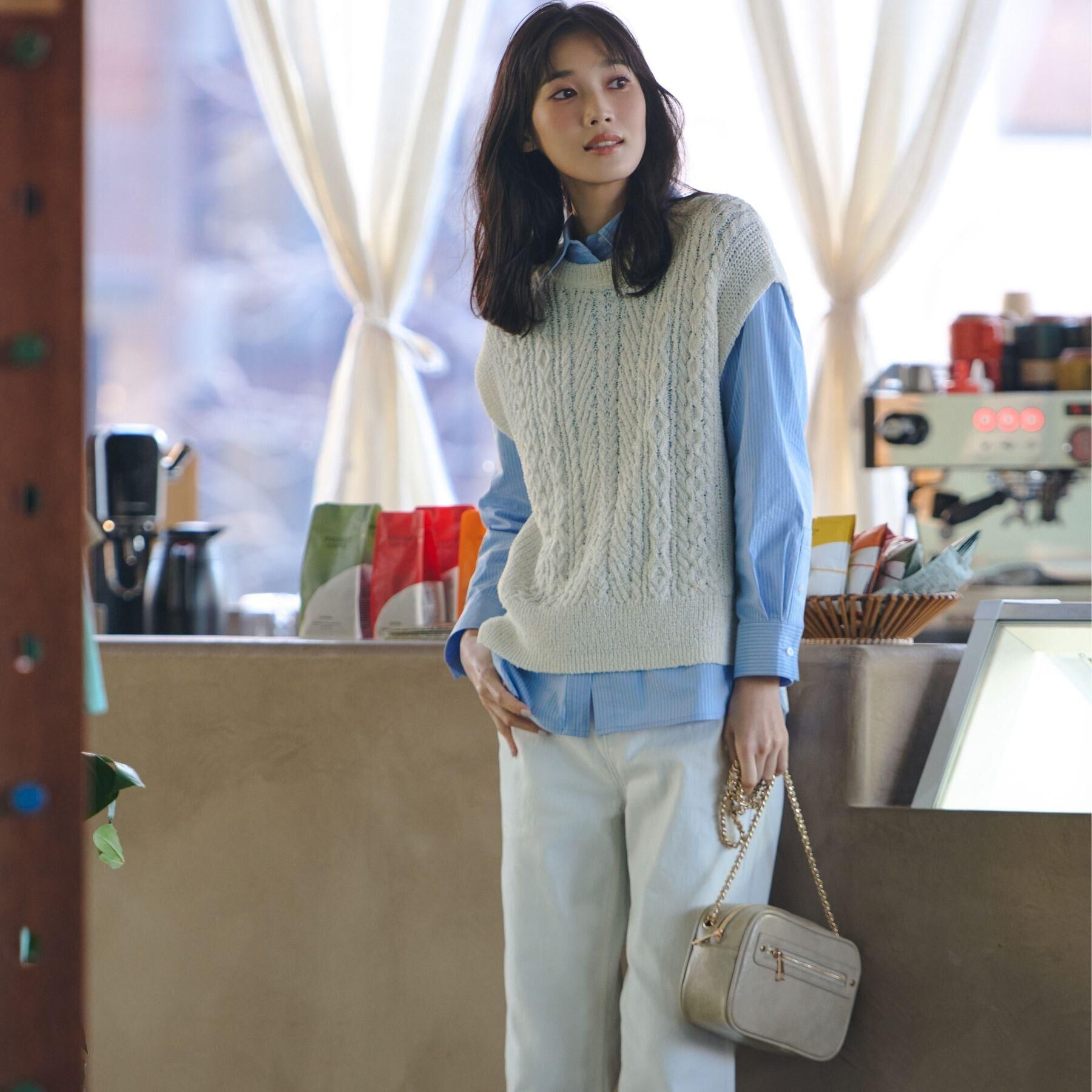 grove「【貴島明日香さん着用】一度着たら手放せない、驚きの伸びを備えたコットンナイロンストレッチシャツ」|シャツ・ブラウス|