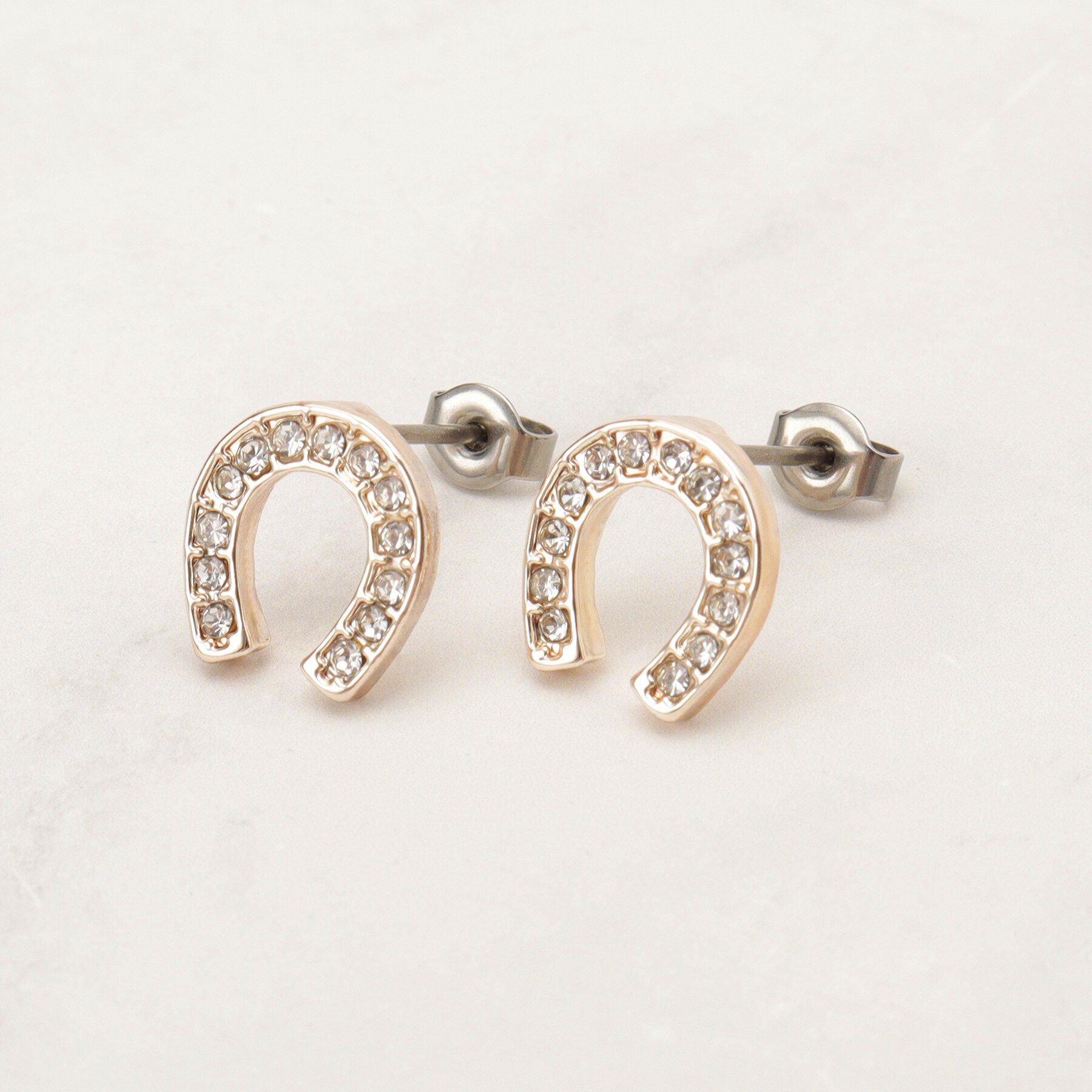 grove「【HORSESHOEシリーズ】キラキラビジューホースシューピアス」|ピアス|ピンクゴールド(00