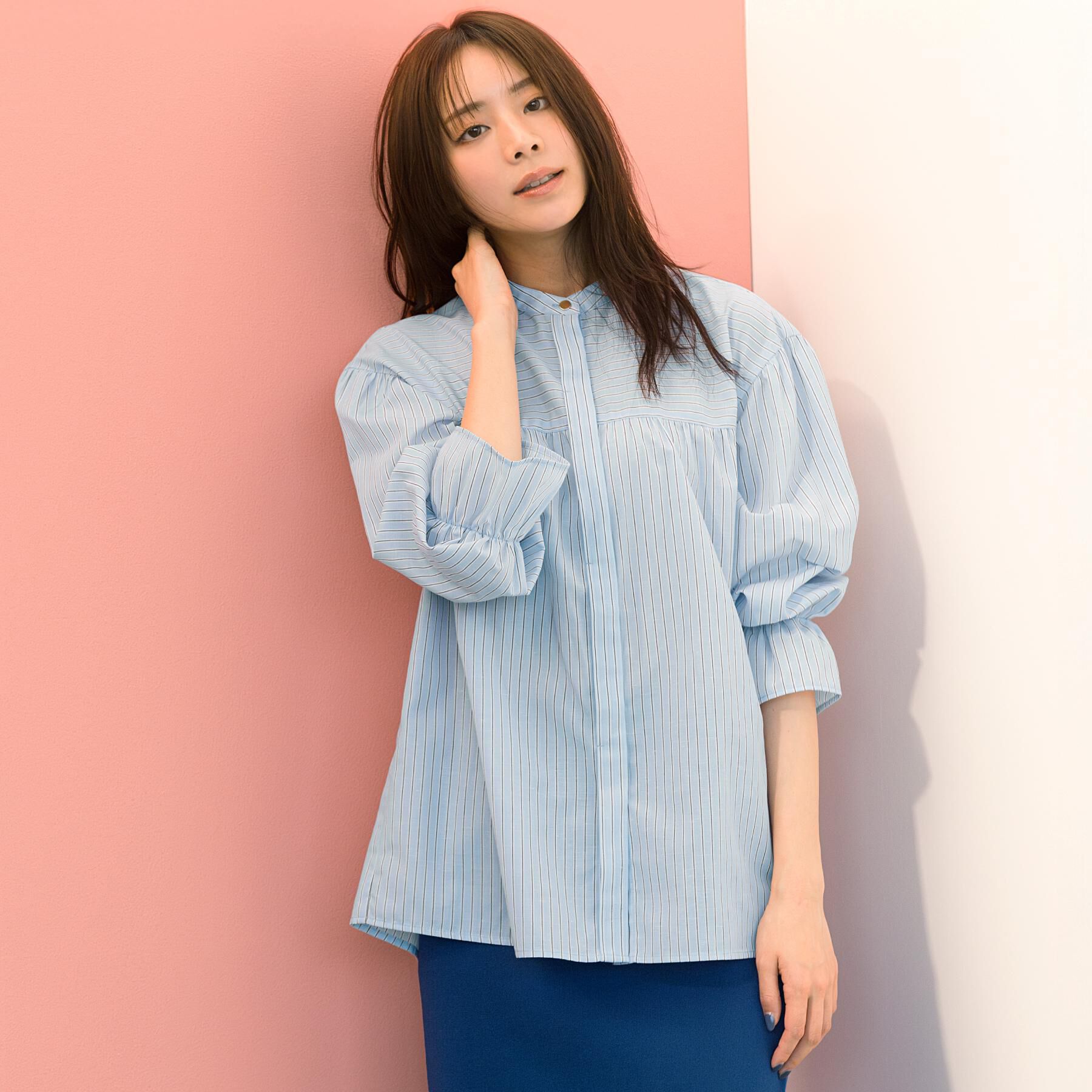 grove「【貴島明日香さん着用／イージーケア／接触冷感】麻ブレンドスタンドギャザーシャツ」|シャツ・ブラウス|