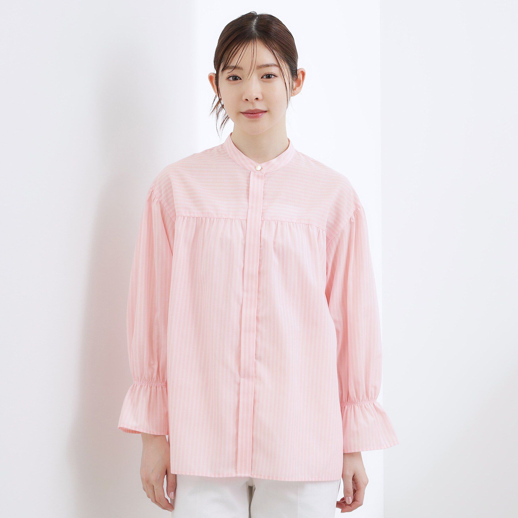 grove「【貴島明日香さん着用／イージーケア／接触冷感】麻ブレンドスタンドギャザーシャツ」|シャツ・ブラウス|