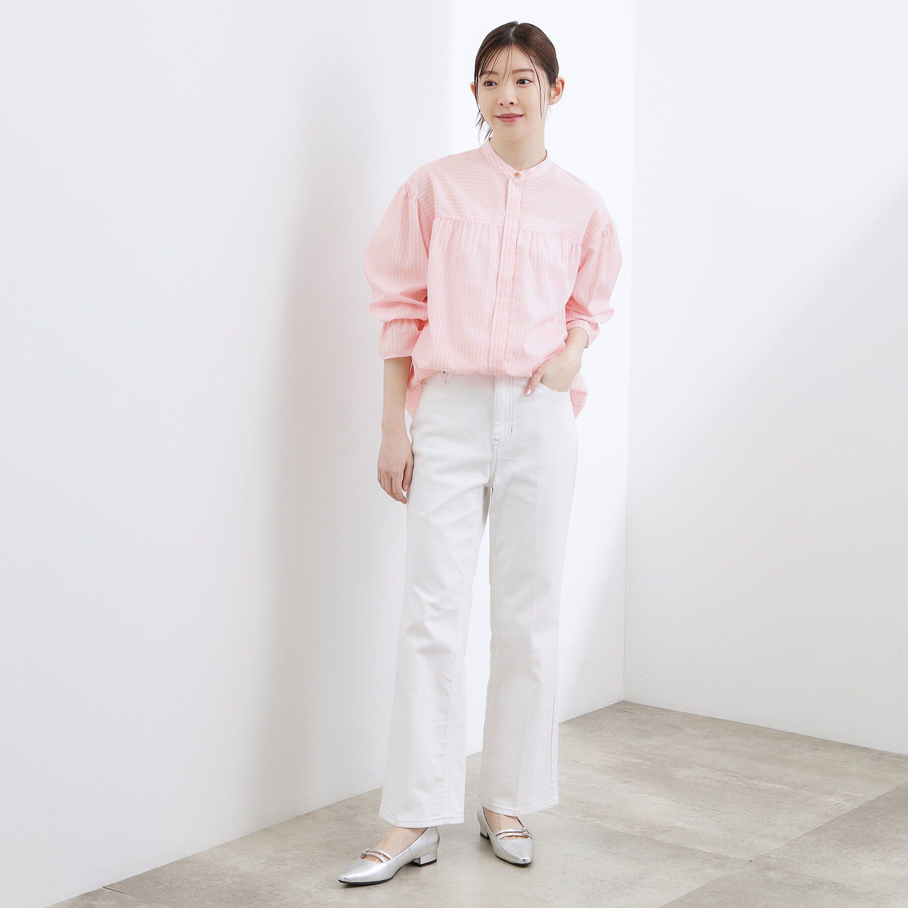 grove「【貴島明日香さん着用／イージーケア／接触冷感】麻ブレンドスタンドギャザーシャツ」|シャツ・ブラウス|