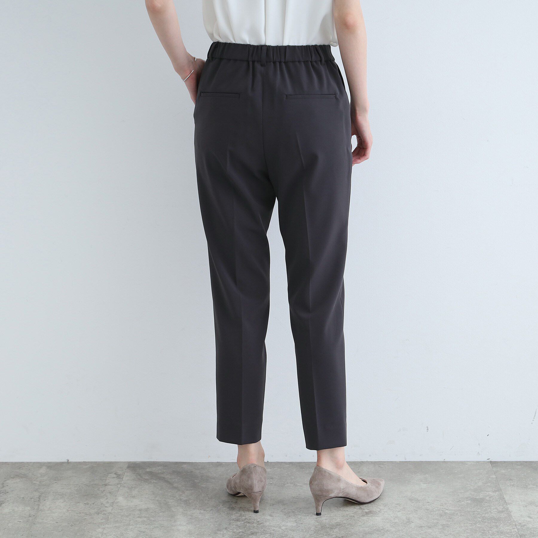 INDIVI「【洗える/UVケア/エコ/日本製】ストレッチ タックテーパードパンツ」|スーツ|