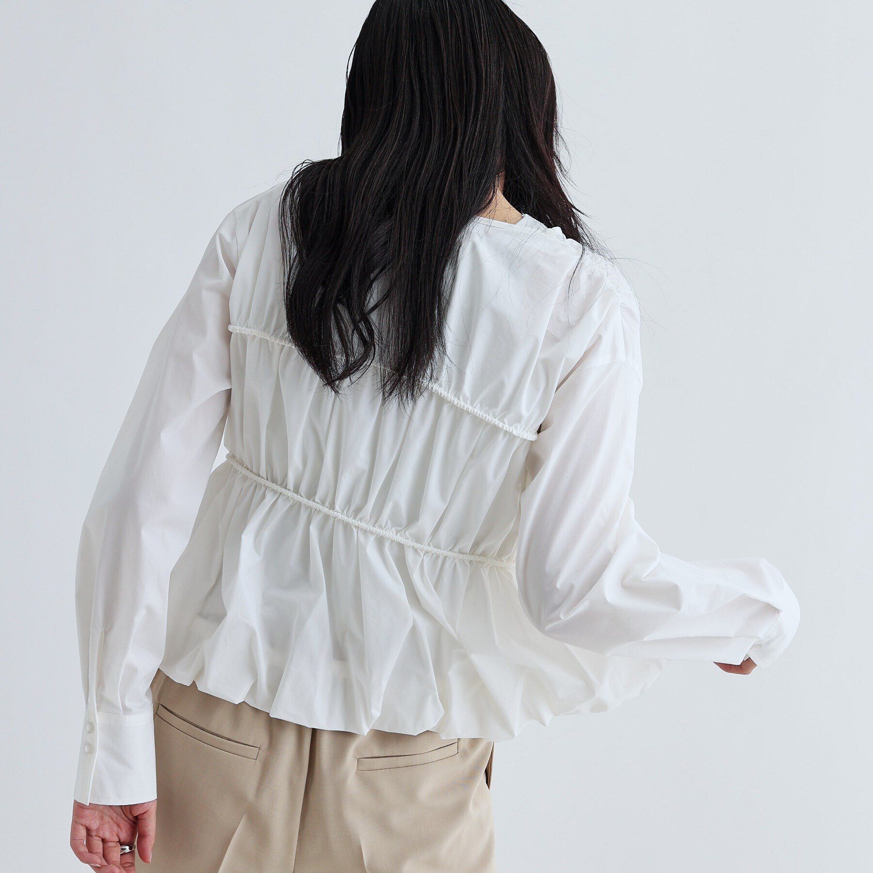 GALLEST「シャーリングギャザーブラウス【フロントボタン/前開き】」|シャツ・ブラウス|
