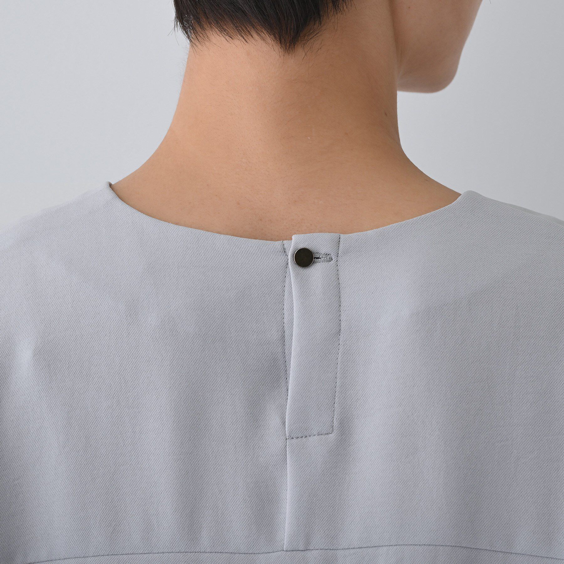 INDIVI「【着る日傘/遮熱/UVケア】Vネックドルマンスリーブブラウス」|シャツ・ブラウス|