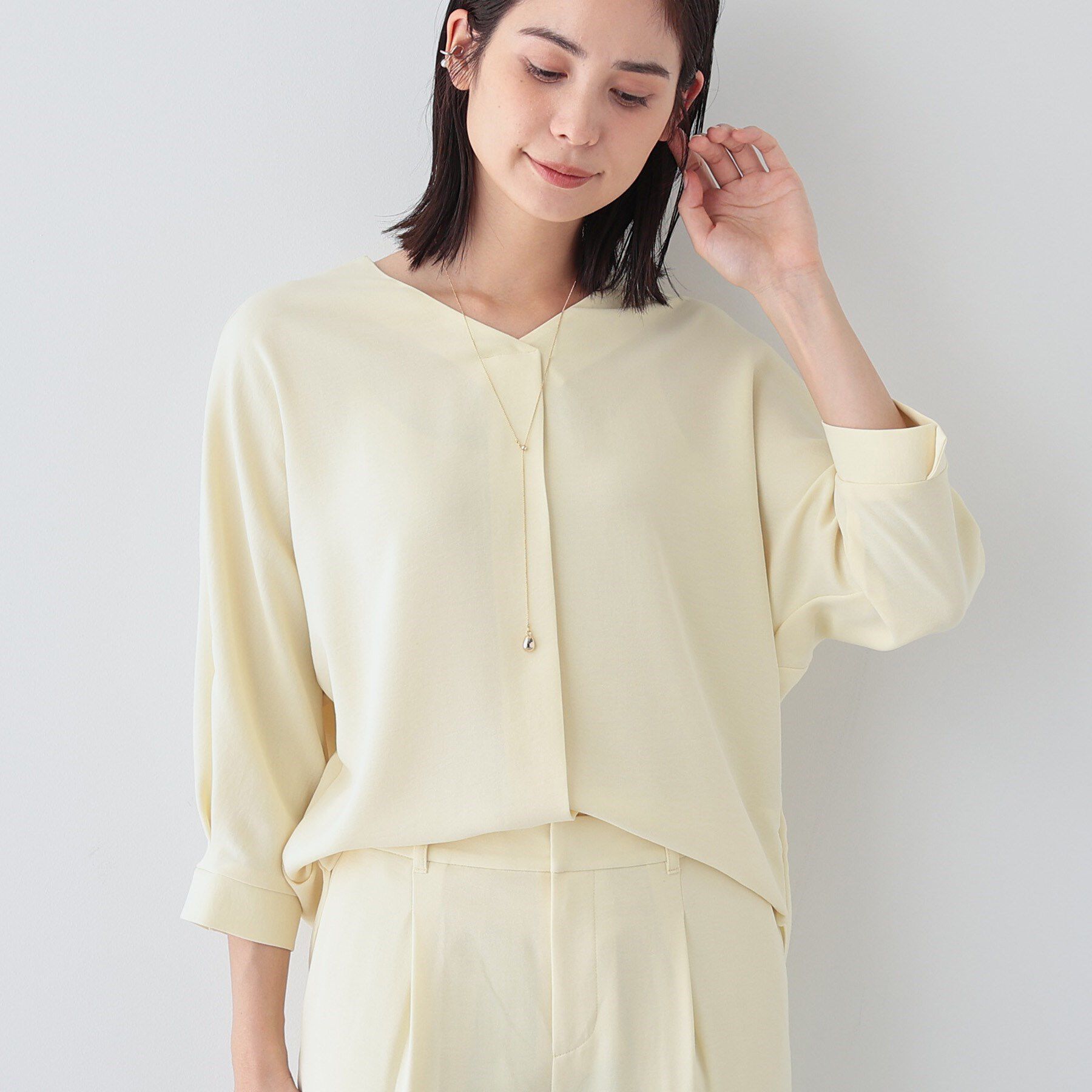 INDIVI「【着る日傘/遮熱/UVケア】Vネックドルマンスリーブブラウス」|シャツ・ブラウス|