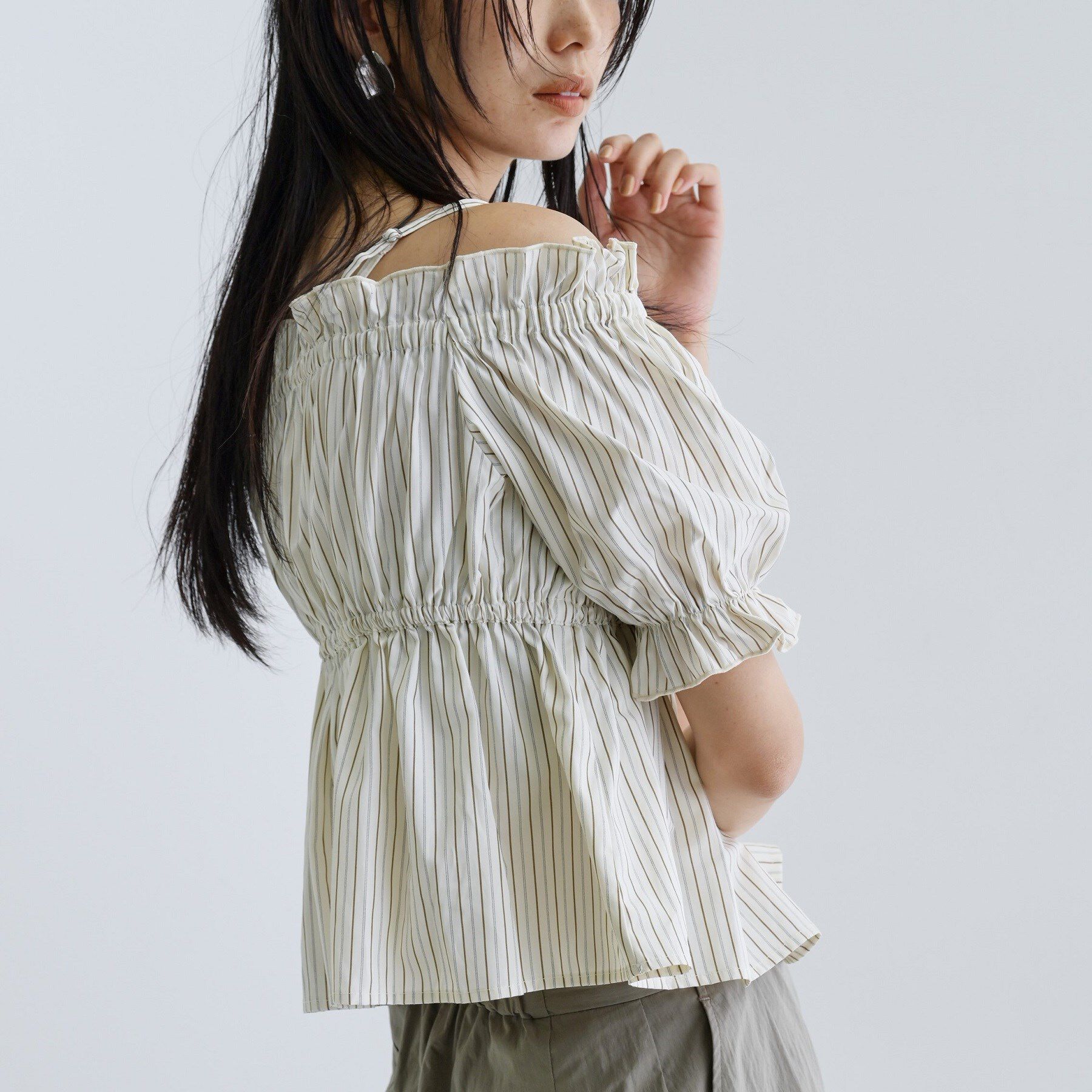 GALLEST「【一部店舗限定】オフショルシャーリングブラウス」|シャツ・ブラウス|