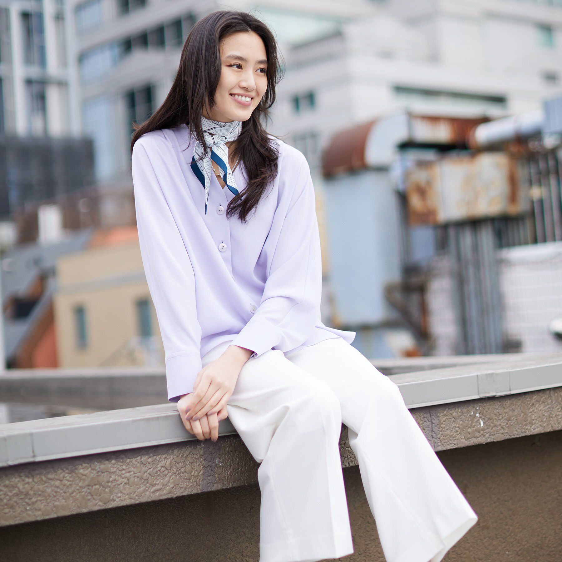 INDIVI「【洗える／UVケア／マットサテン】Vネックドルマンスリーブブラウス」|シャツ・ブラウス|