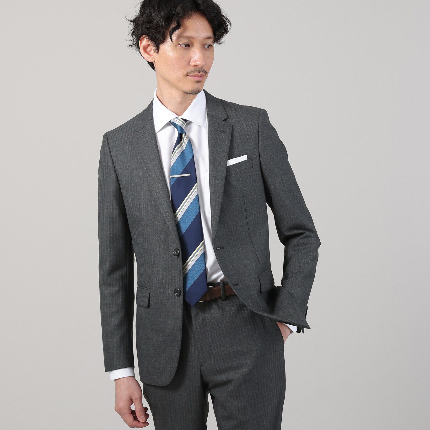 TAKEO KIKUCHI「【ナローモデル】シャイニー ヘリンボン ストライプ スーツ/3ピース対応可」|スーツ|