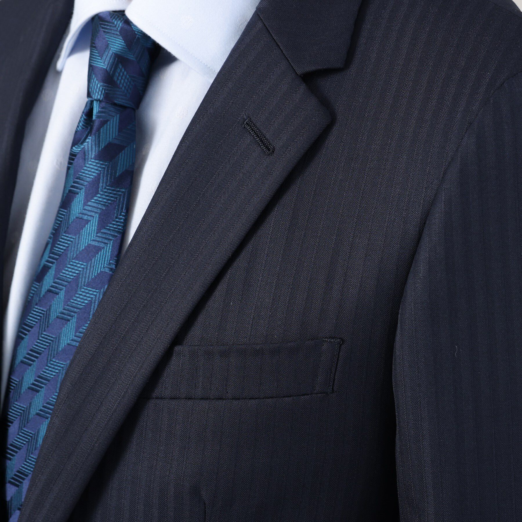 TAKEO KIKUCHI「【ナローモデル】シャイニー ヘリンボン ストライプ スーツ/3ピース対応可」|スーツ|