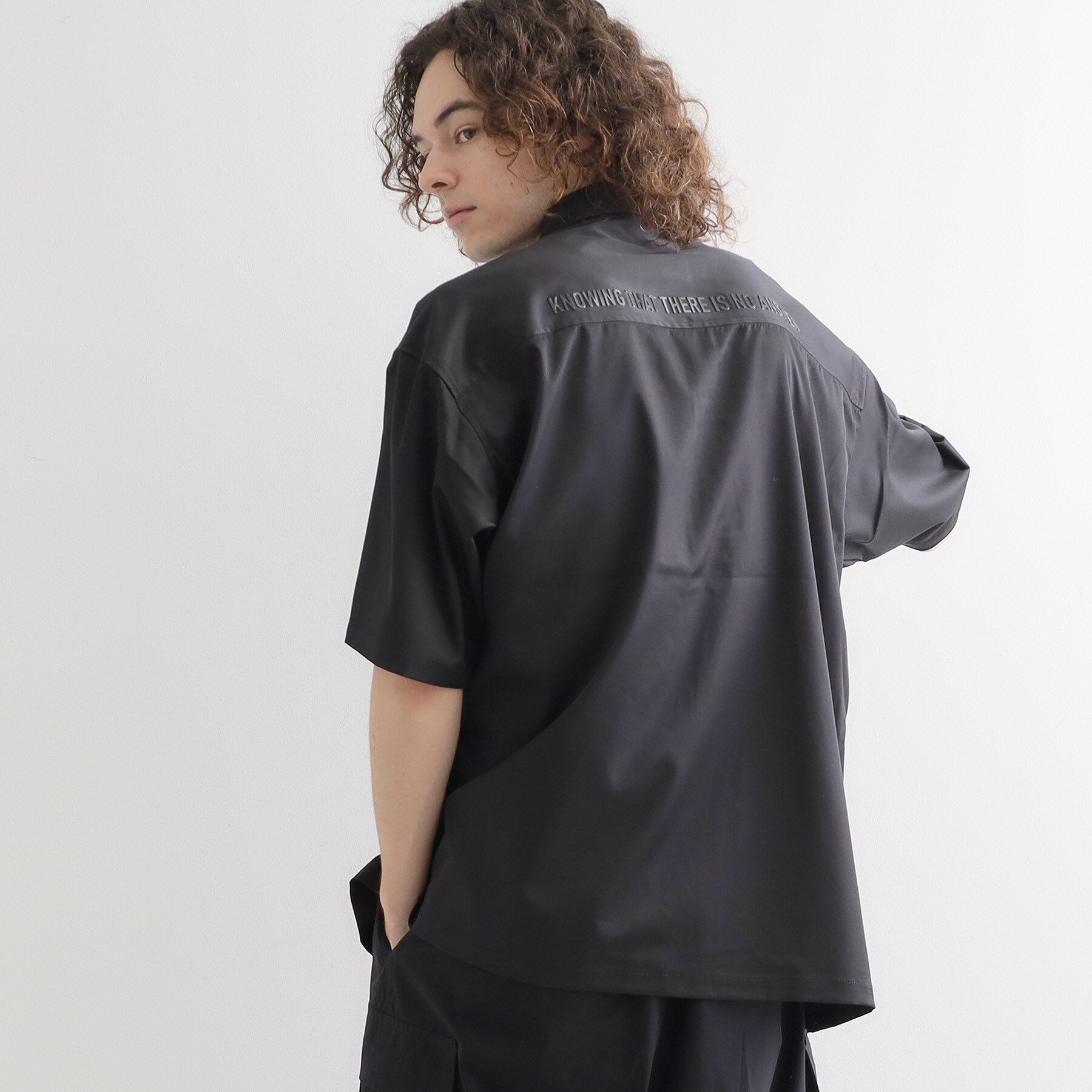 tk.TAKEO KIKUCHI「メタルプリントシャツ」|シャツ・ブラウス|ブラック(019)