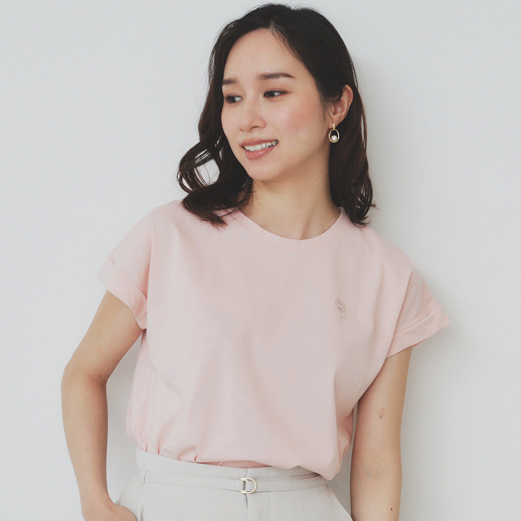 index「《6色展開/S-3Lサイズ》フラワー刺繍Tシャツ【汗ジミ防止/吸水速乾/接触冷感/UVケア/洗濯機洗」|Tシャツ・カットソー|