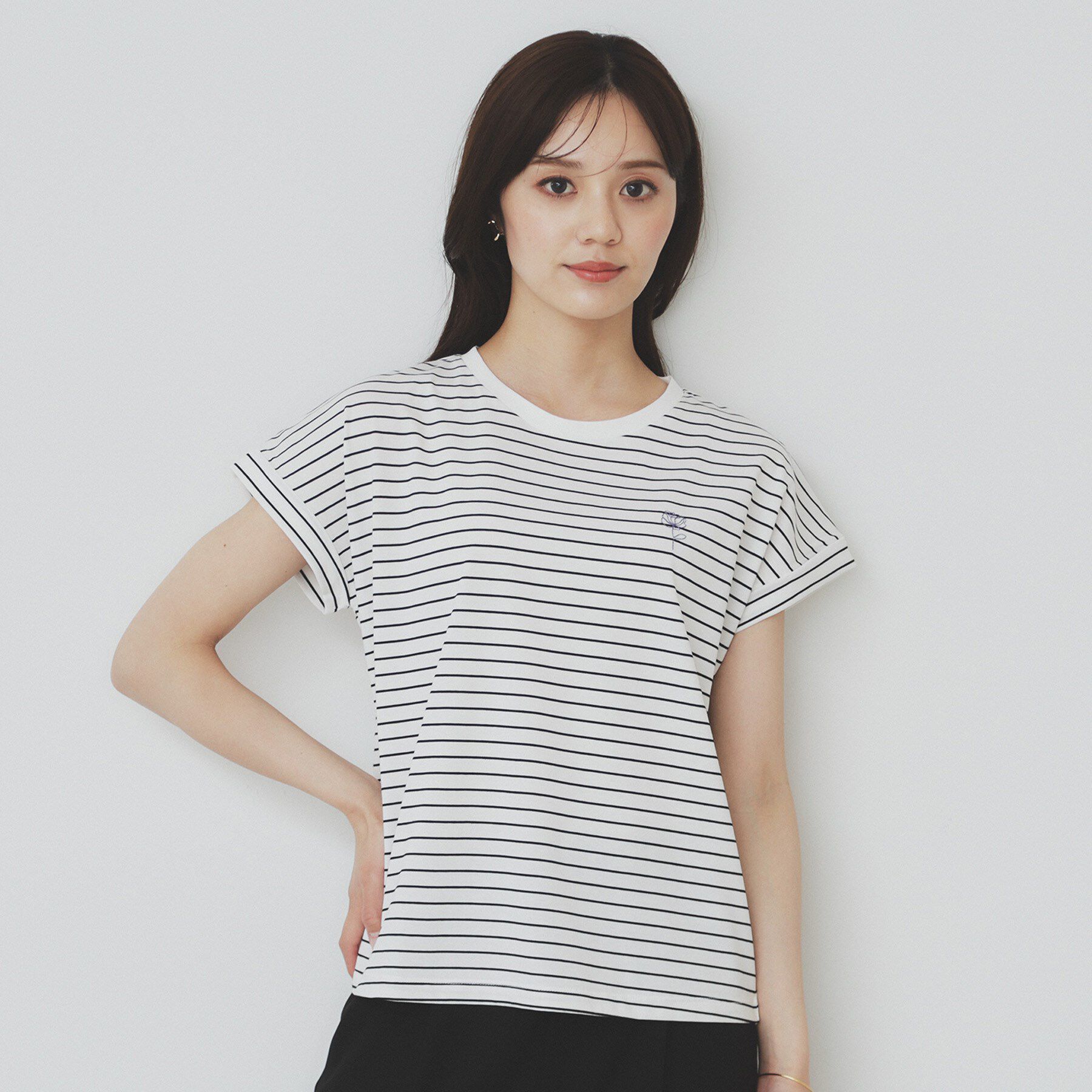 index「《6色展開/S-3Lサイズ》フラワー刺繍Tシャツ【汗ジミ防止/吸水速乾/接触冷感/UVケア/洗濯機洗」|Tシャツ・カットソー|