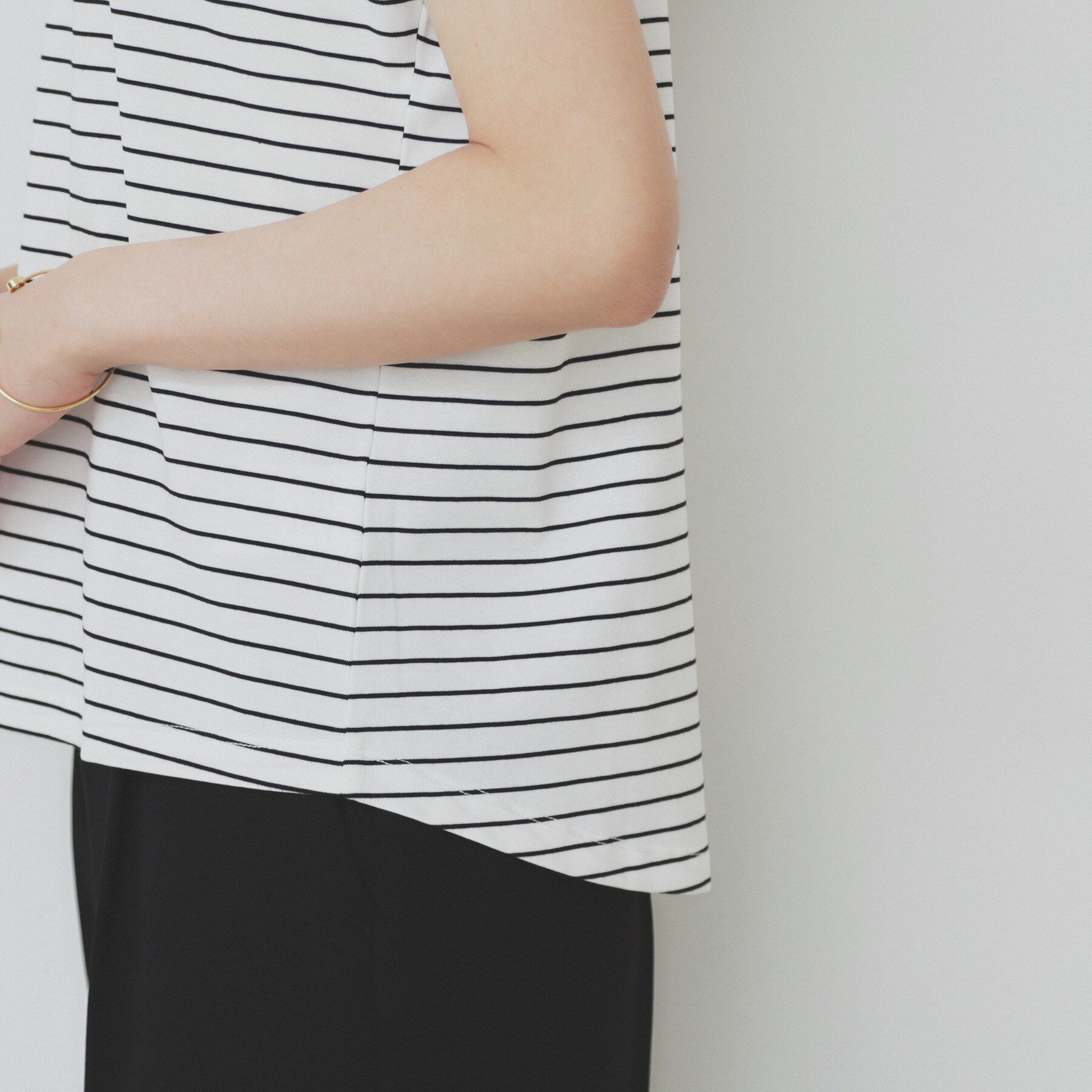 index「《6色展開/S-3Lサイズ》フラワー刺繍Tシャツ【汗ジミ防止/吸水速乾/接触冷感/UVケア/洗濯機洗」|Tシャツ・カットソー|