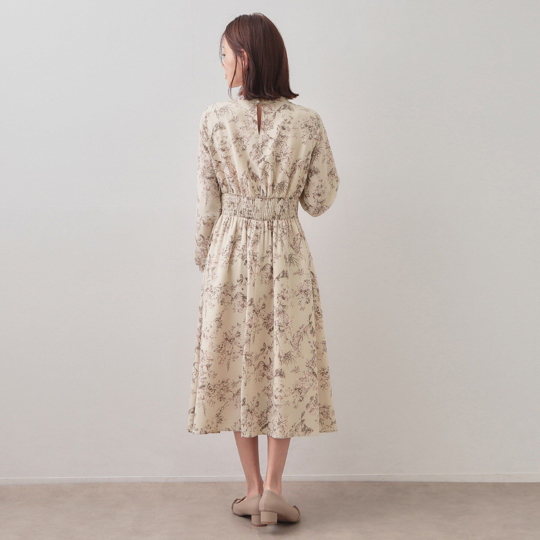 index「フラワーハイネックタックワンピース【洗濯機OK/イージーアイロン/防シワ】」|ワンピース|