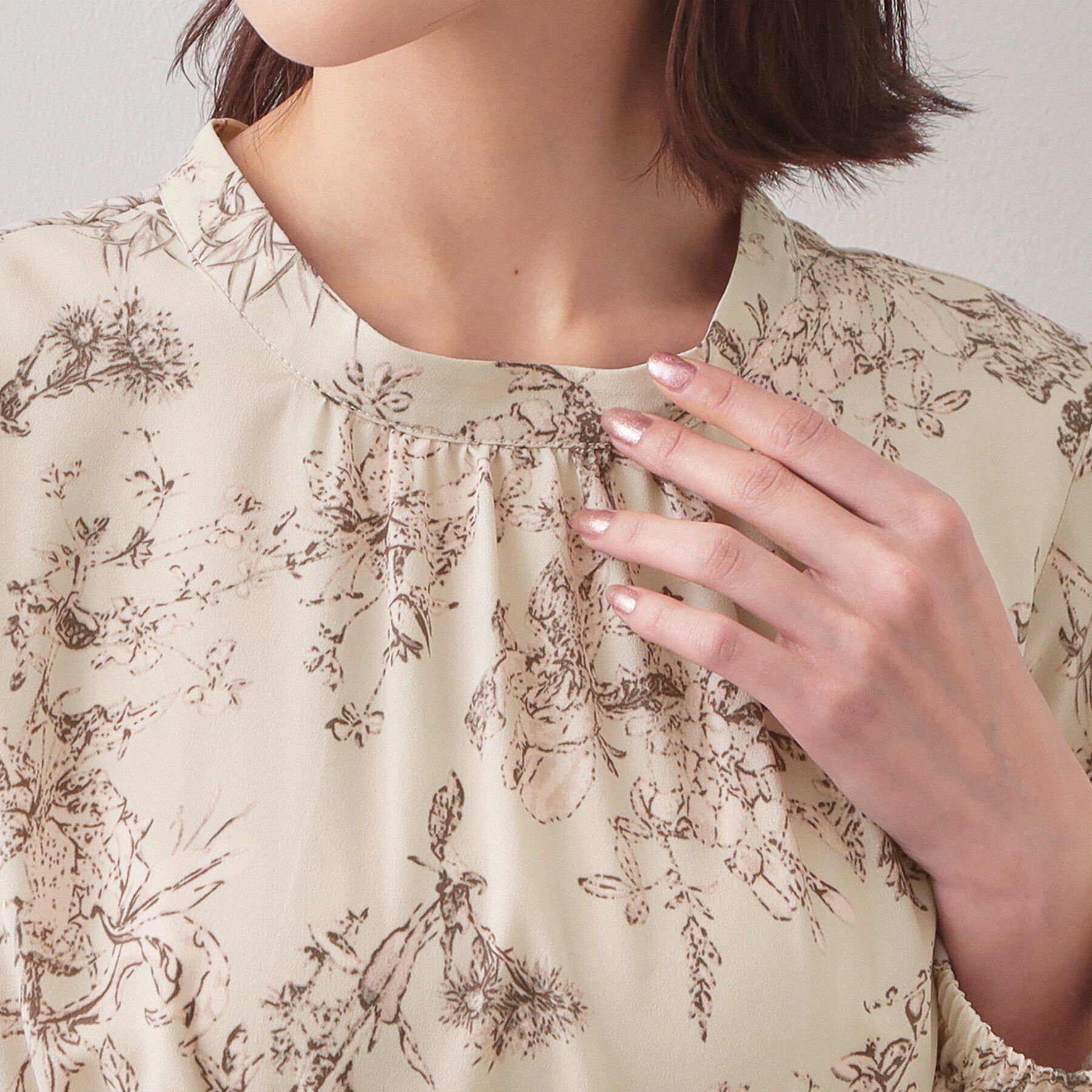 index「フラワーハイネックタックワンピース【洗濯機OK/イージーアイロン/防シワ】」|ワンピース|