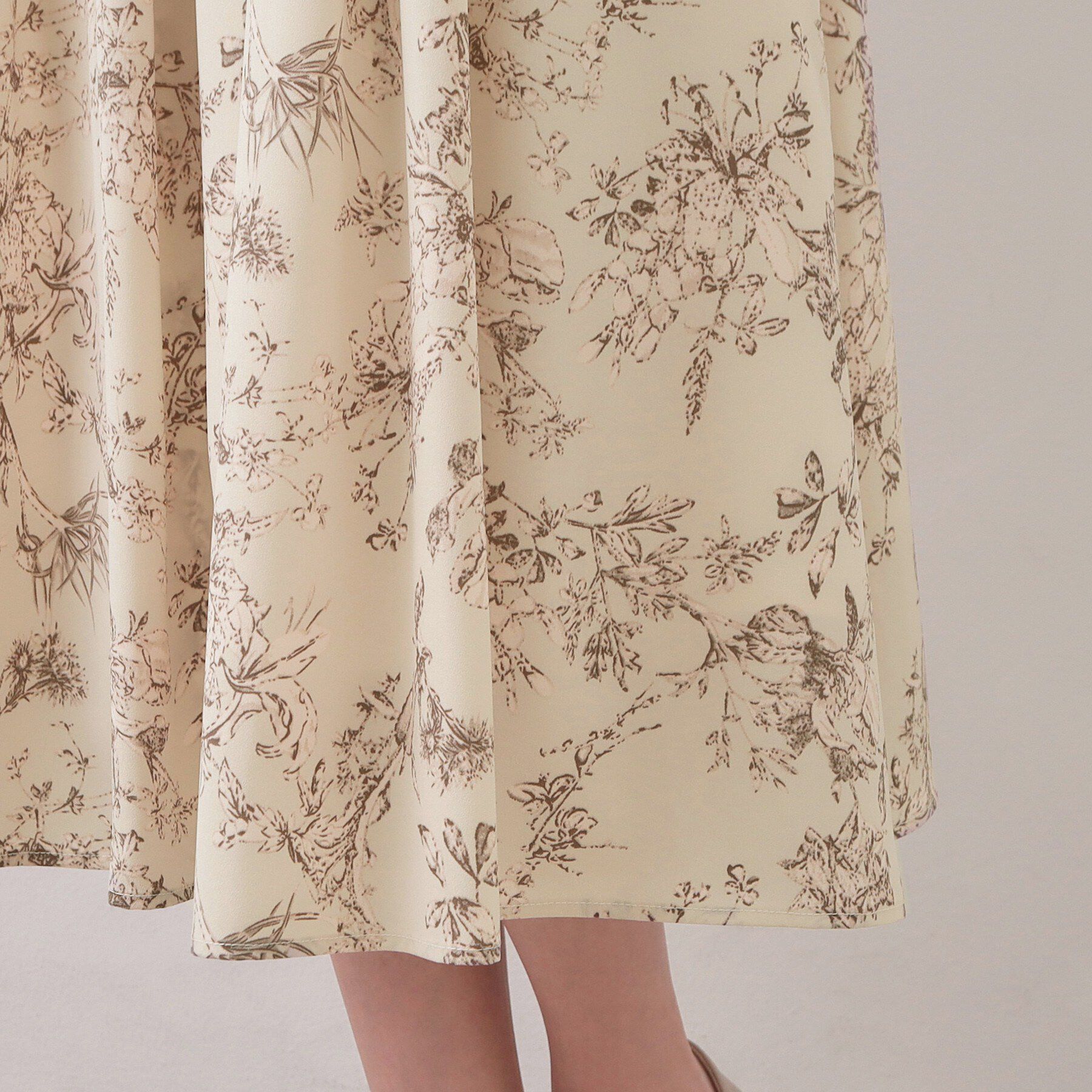 index「フラワーハイネックタックワンピース【洗濯機OK/イージーアイロン/防シワ】」|ワンピース|