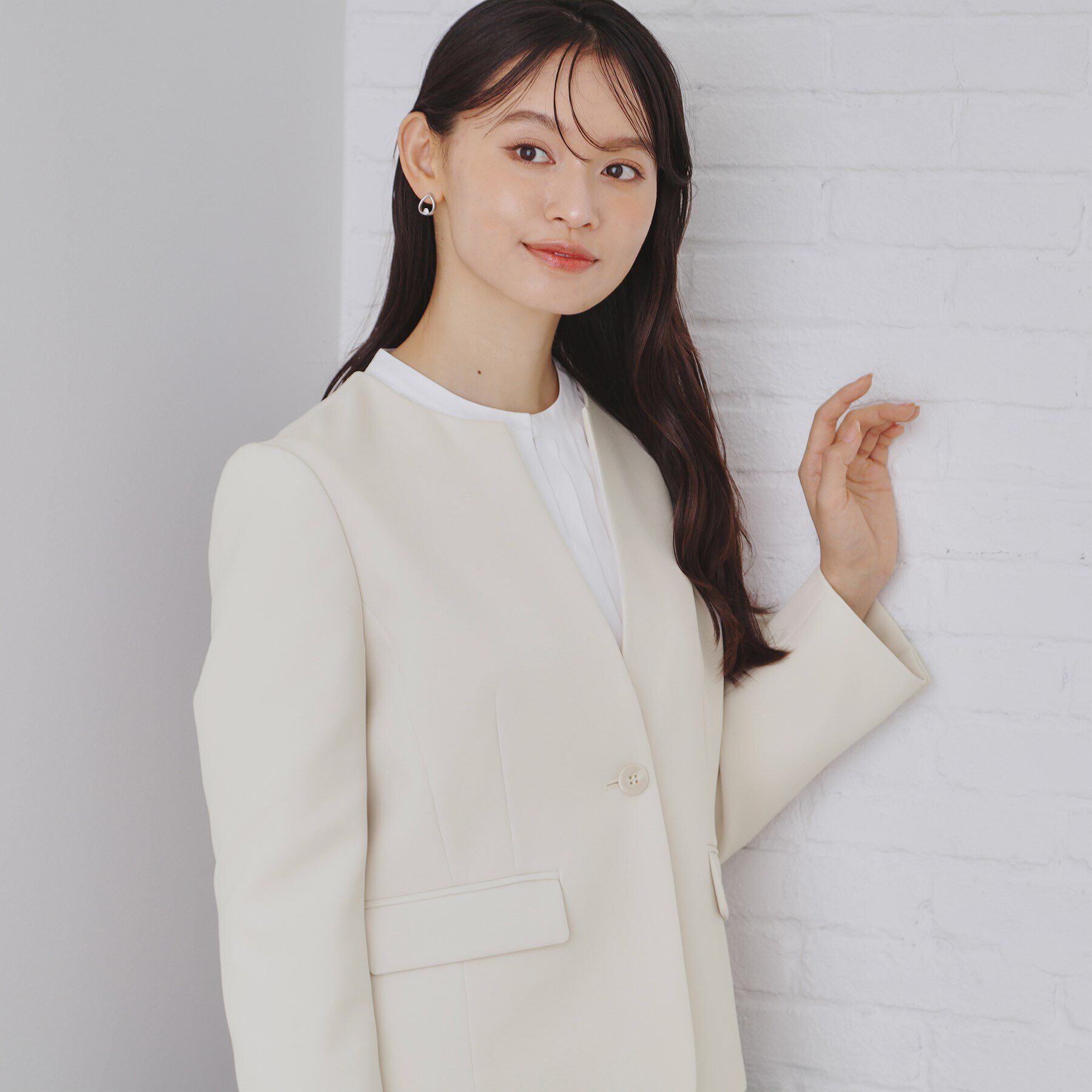 OPAQUE.CLIP「《通勤・セレモニーセットアップ対応》キーネックジャケットダブルクロス【洗濯機洗い可】」|ノーカラージャケット|ライトベージュ(05