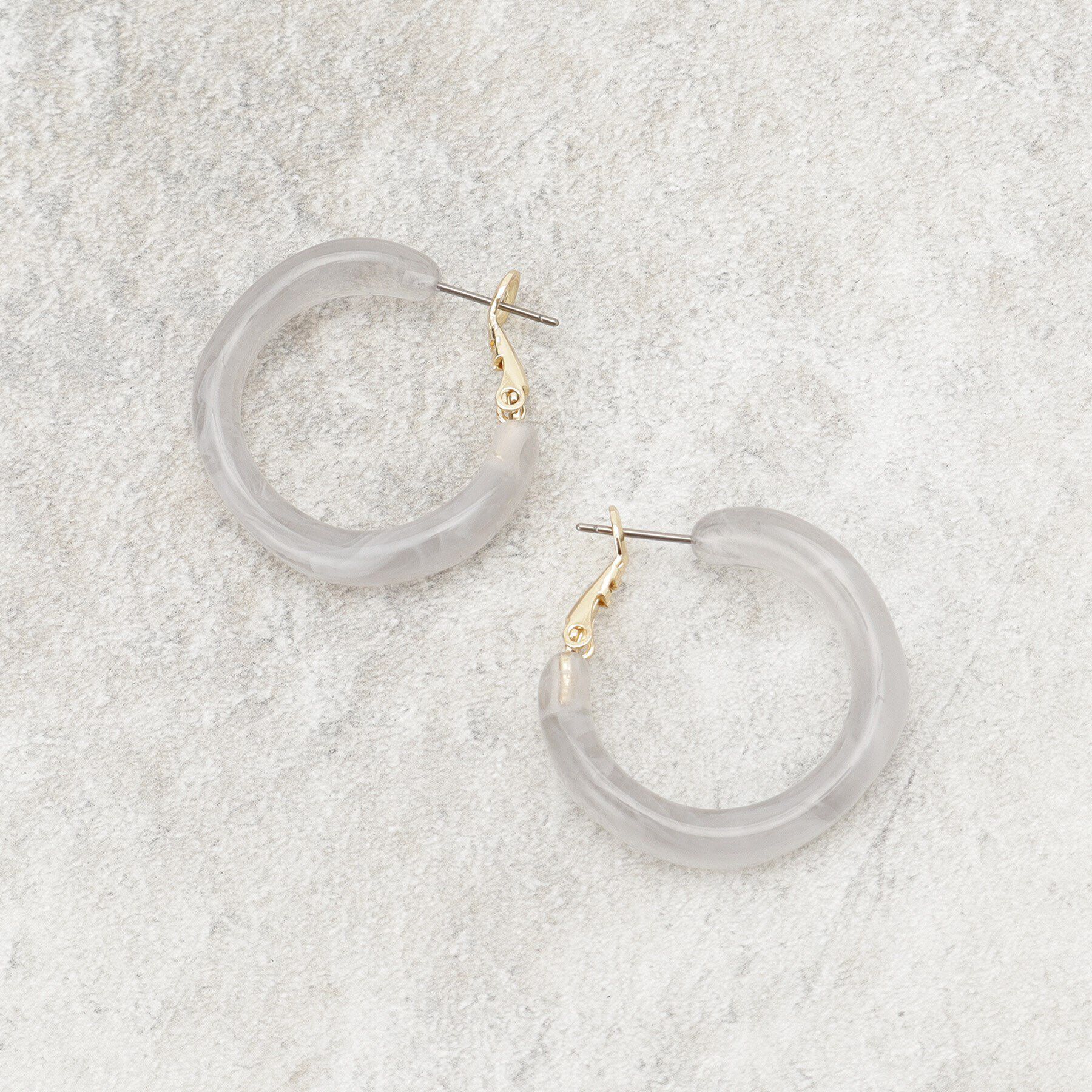 OPAQUE.CLIP「シアーカラーフープピアス」|ピアス|グレー(012)