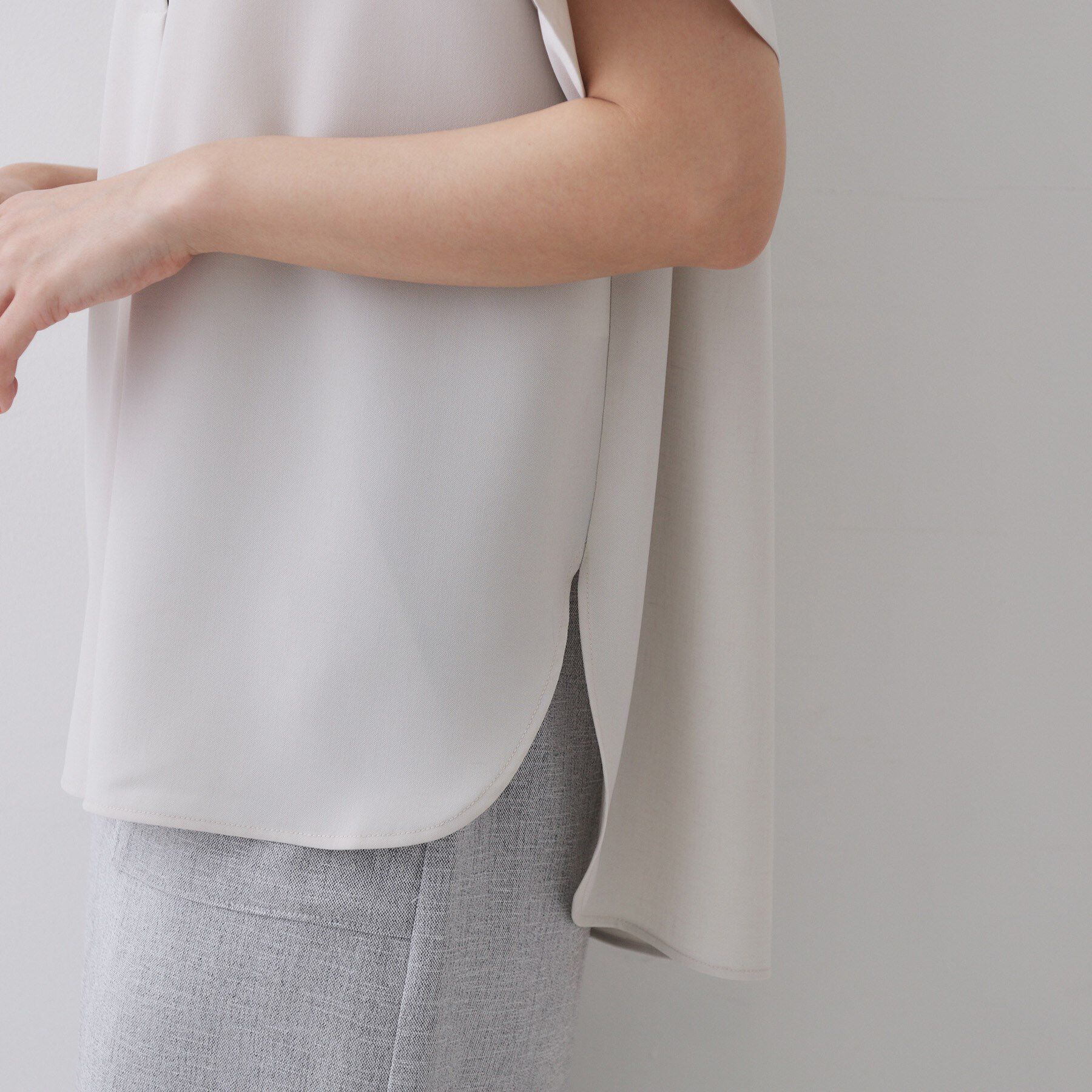 OPAQUE.CLIP「《5色展開/SS-LLサイズ》スキッパー金ボタンブラウス/セットアップ対応【防シワ/ストレッチ/洗濯」|シャツ・ブラウス|