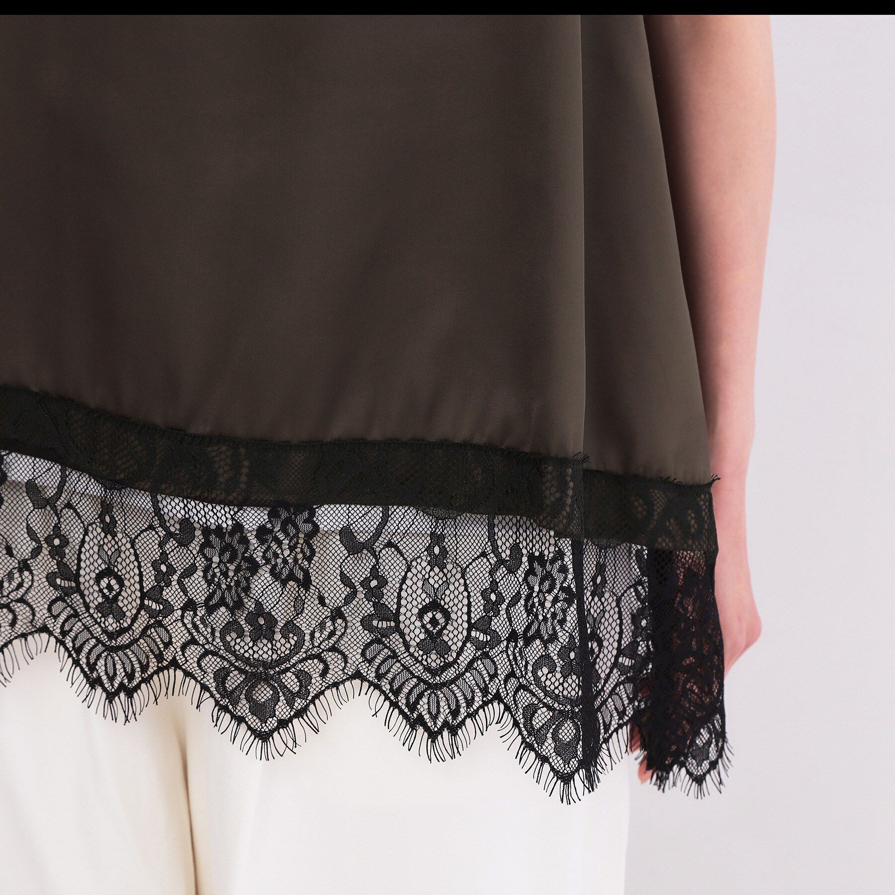 OPAQUE.CLIP「裾レースサテンキャミブラウス【洗濯機OK】」|キャミソール|