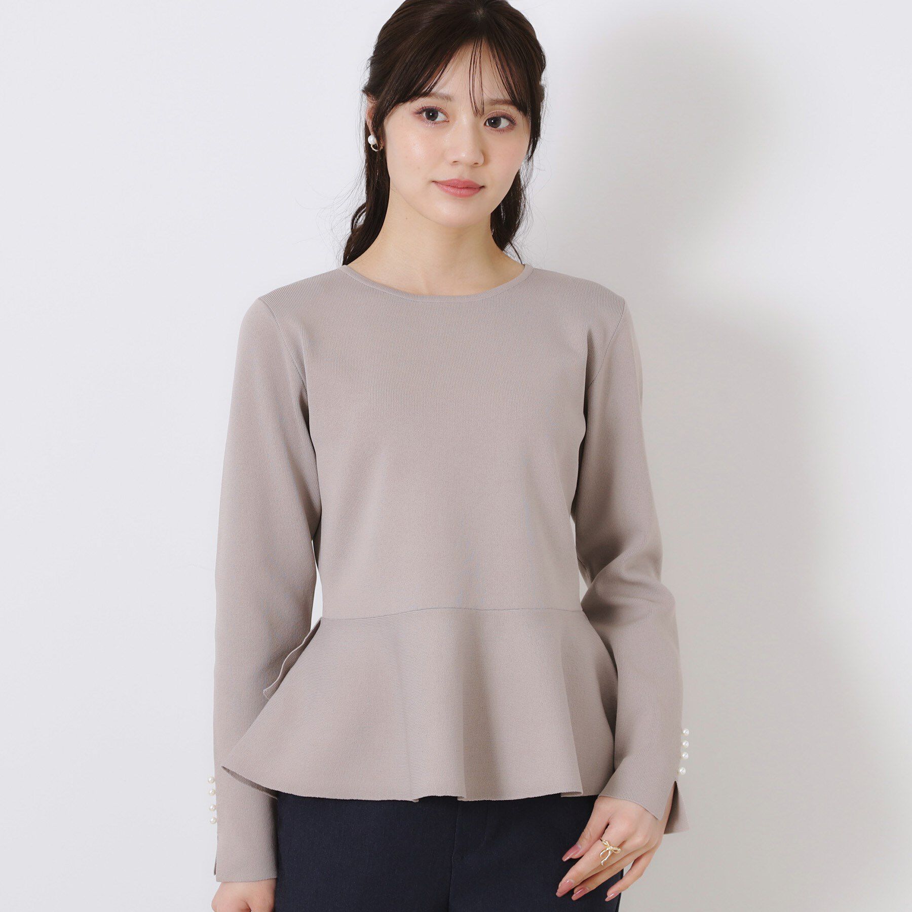 Couture broach「【大人可愛い・通勤】バックパール調ペプラムニット」|ニット・セーター|