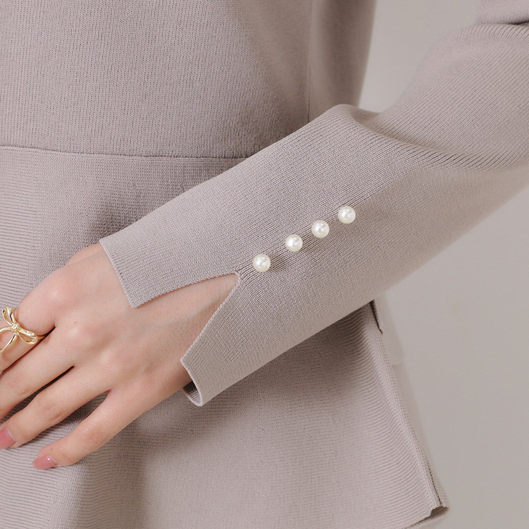 Couture broach「【大人可愛い・通勤】バックパール調ペプラムニット」|ニット・セーター|