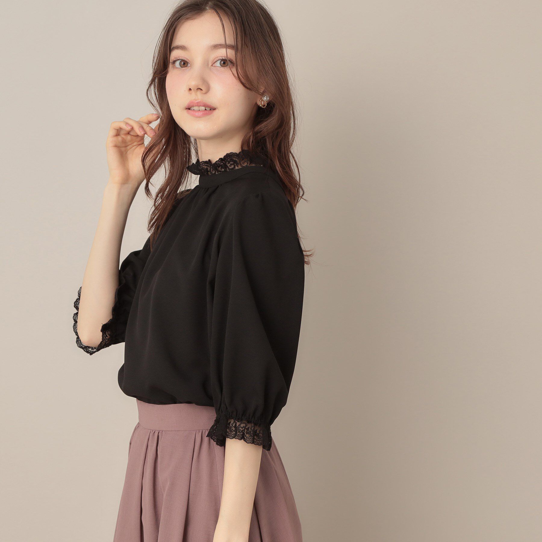 Couture broach「【華やか・大人可愛い・5分袖】エンブロレース前後2WAYブラウス」|シャツ・ブラウス|