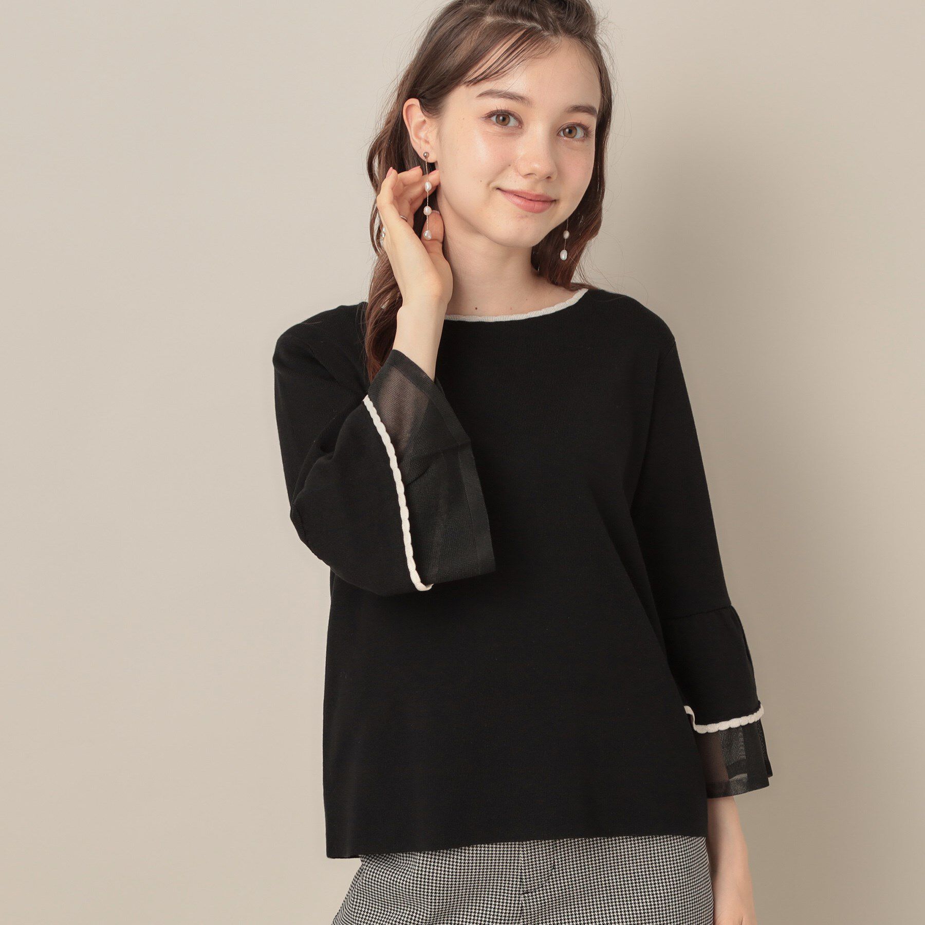 Couture broach「【フェミニン・着映え・通勤】シアーフレアー袖ニットトップス」|ニット・セーター|