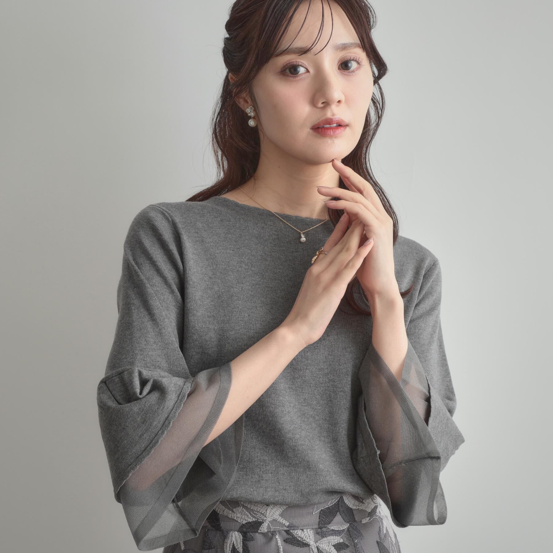 Couture broach「【フェミニン・着映え・通勤】シアーフレアー袖ニットトップス」|ニット・セーター|